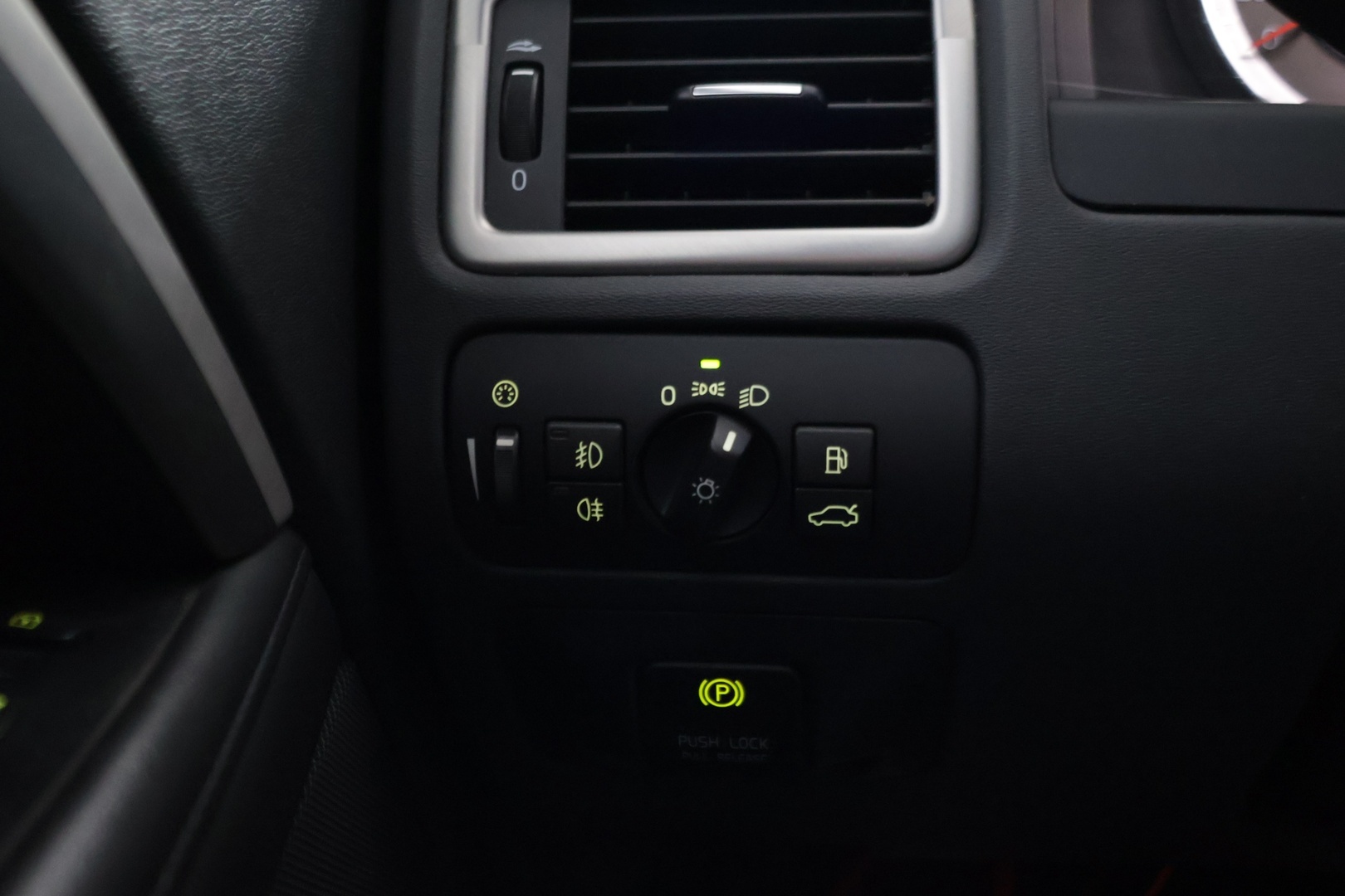 VOLVO V70 2012