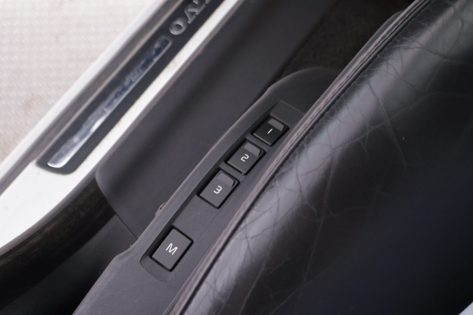 VOLVO V70 2012