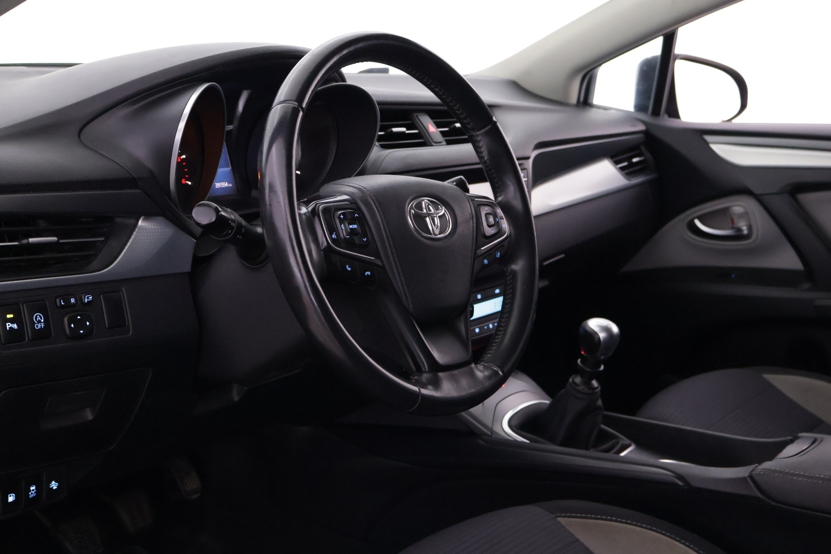 TOYOTA Avensis 2016