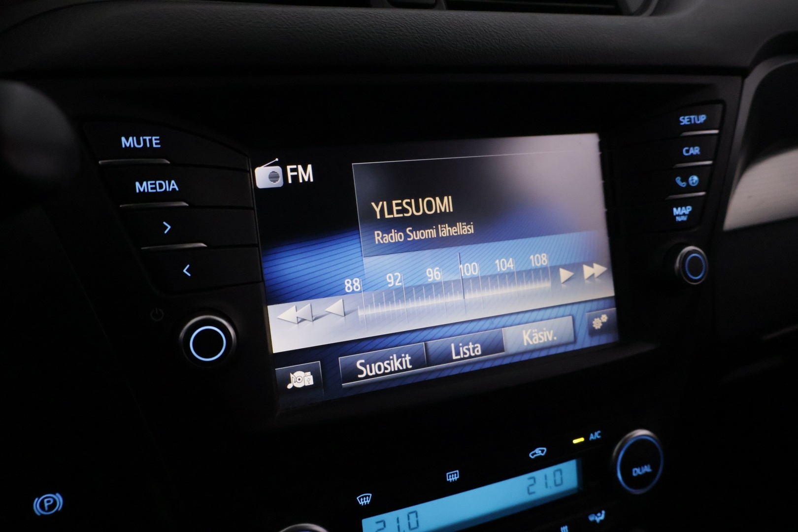 TOYOTA Avensis 2016