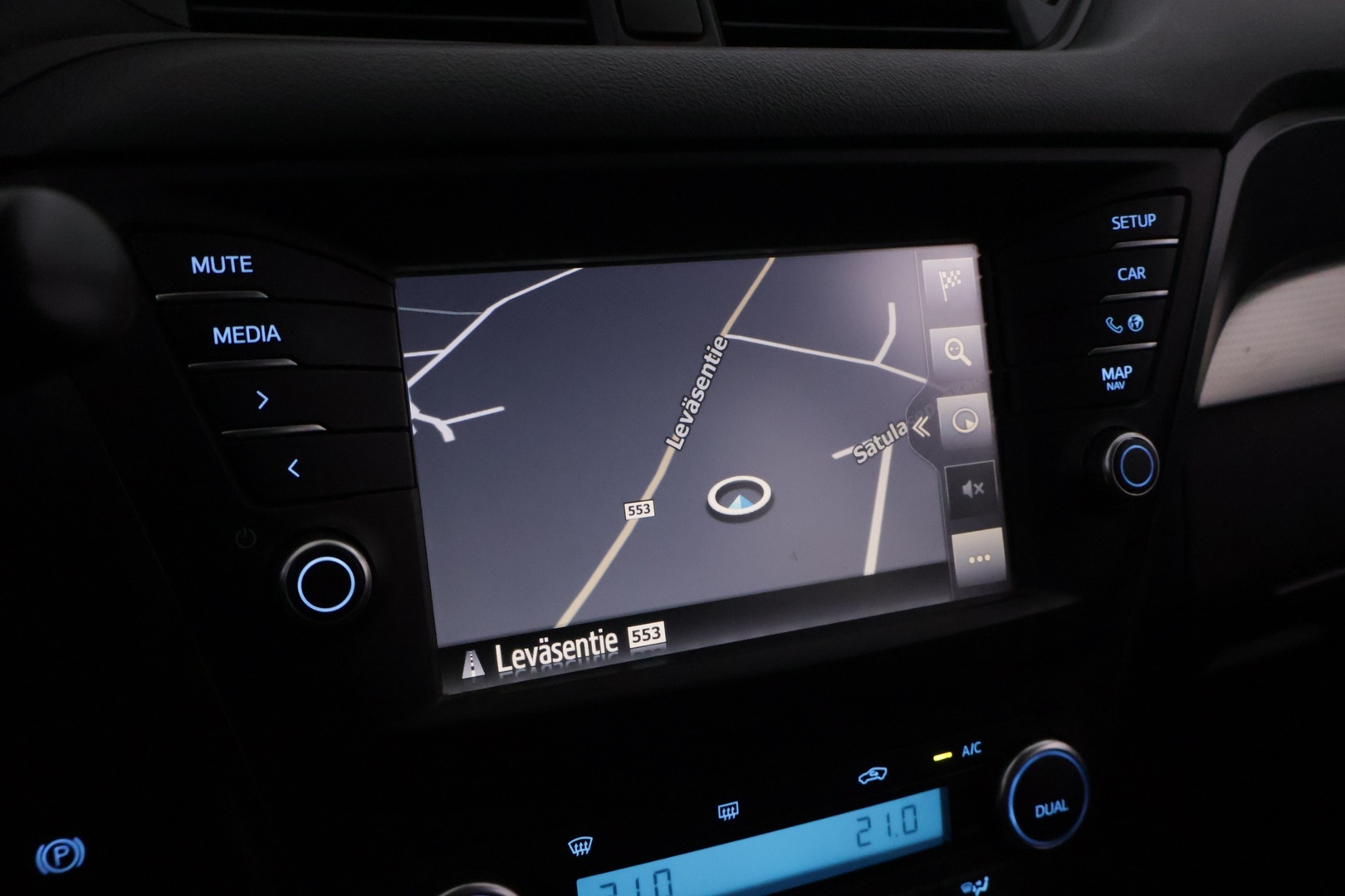 TOYOTA Avensis 2016