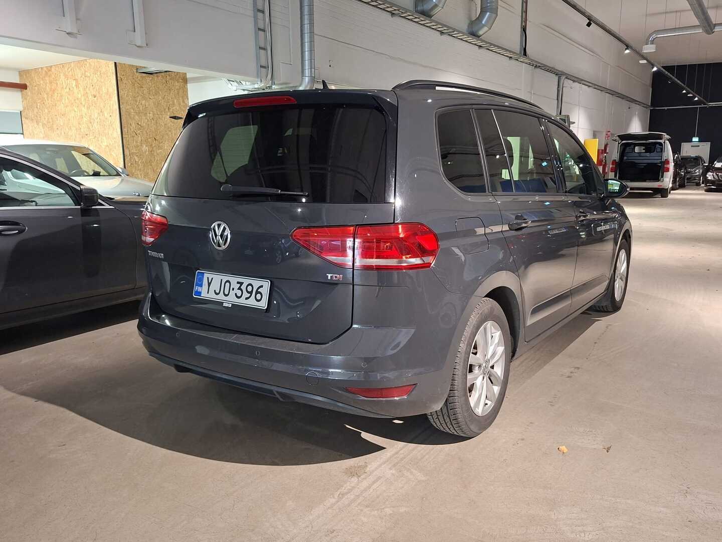 VOLKSWAGEN Touran 2017