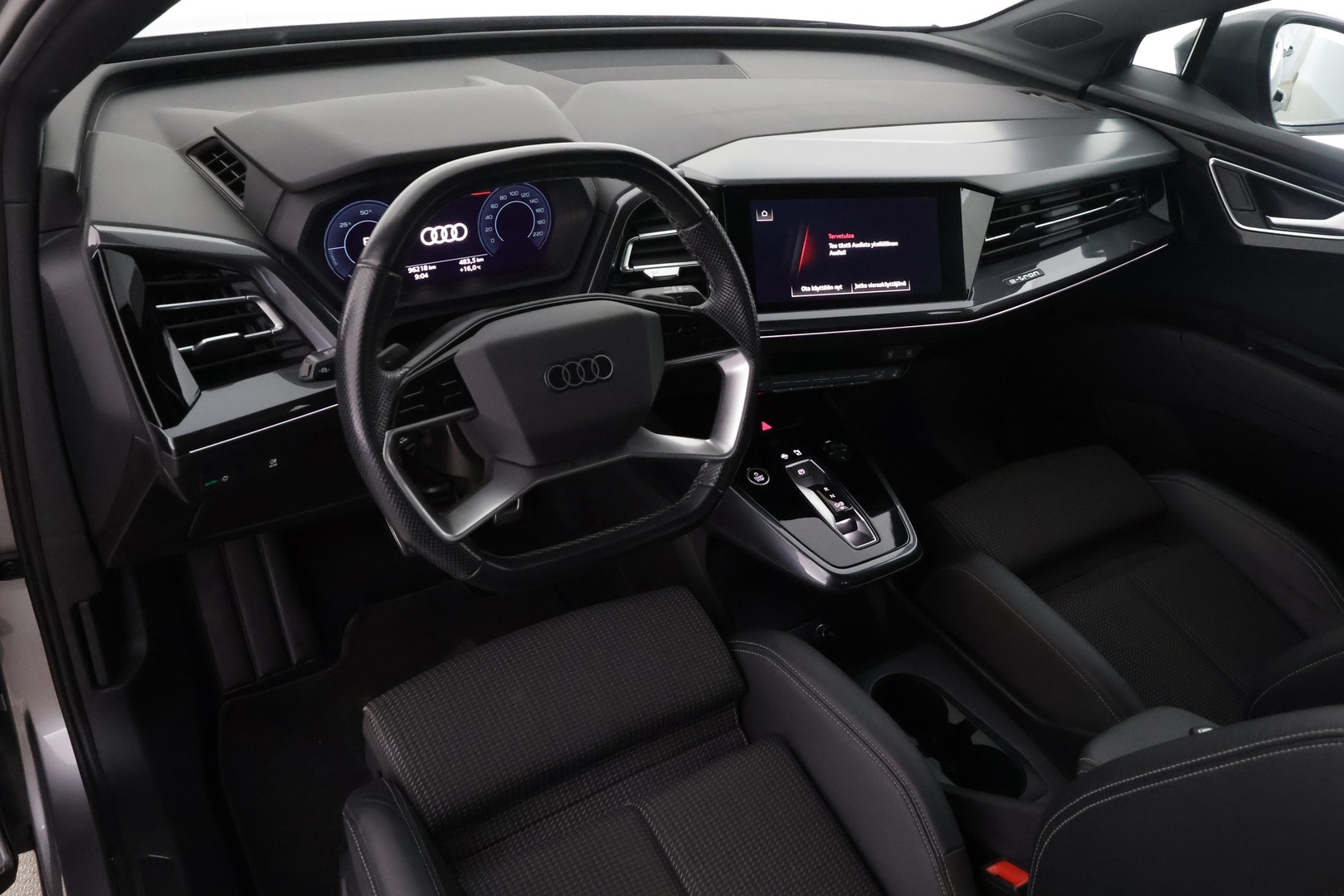 AUDI Q4 e-tron 2022