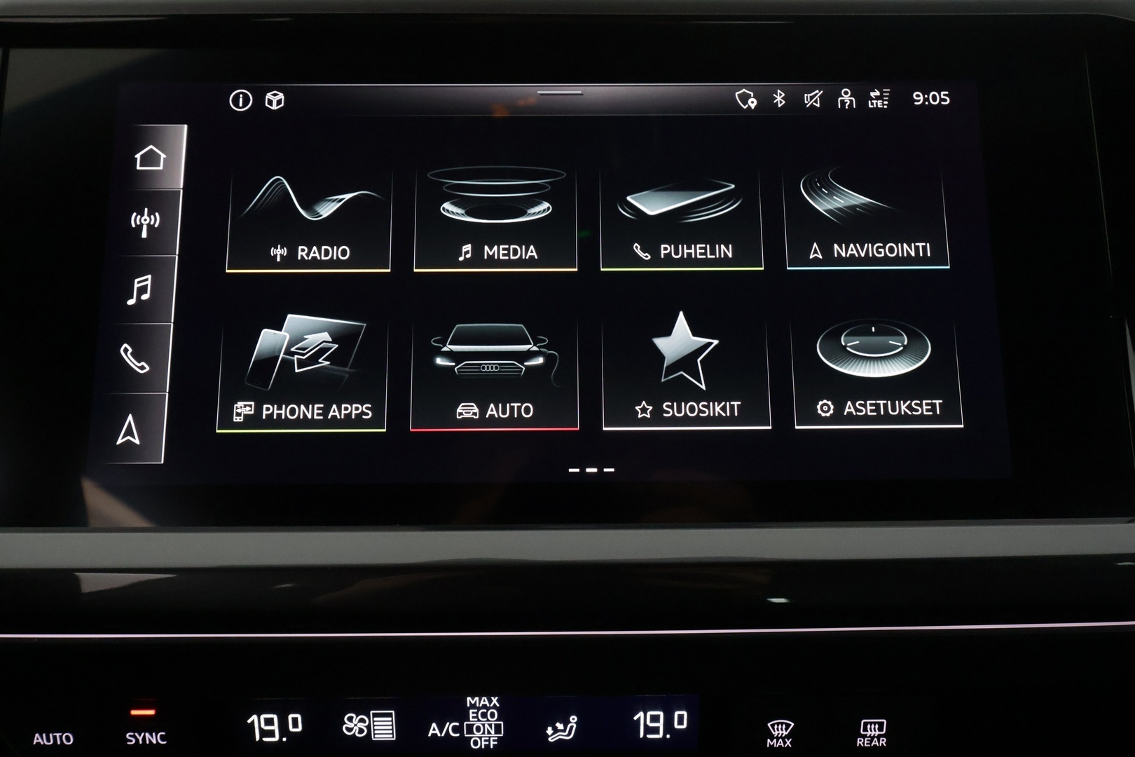 AUDI Q4 e-tron 2022