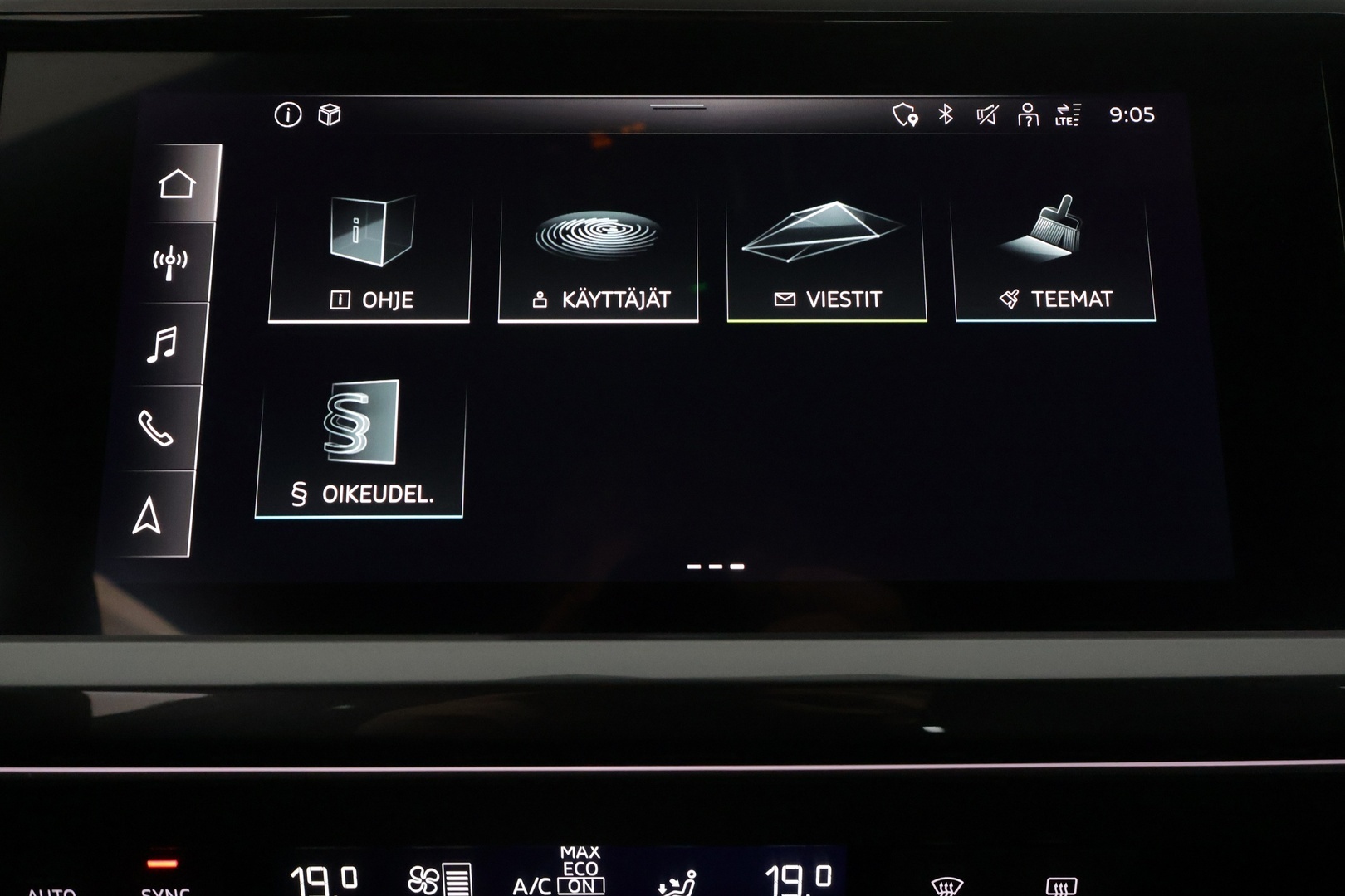 AUDI Q4 e-tron 2022