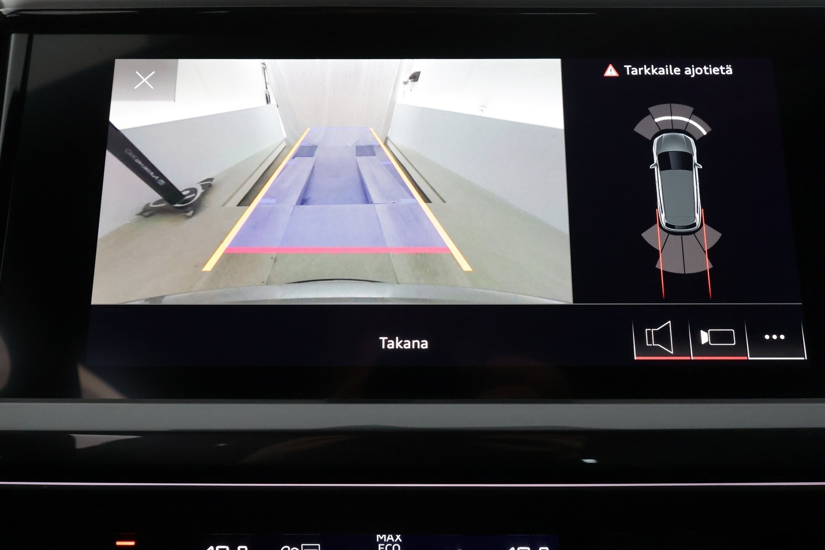 AUDI Q4 e-tron 2022