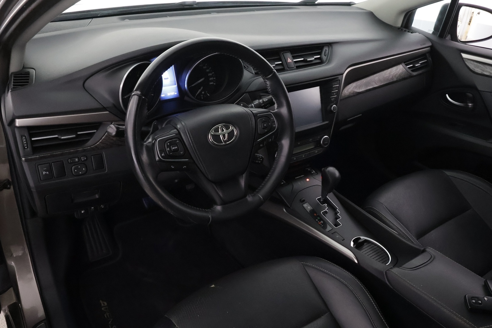 TOYOTA Avensis 2017