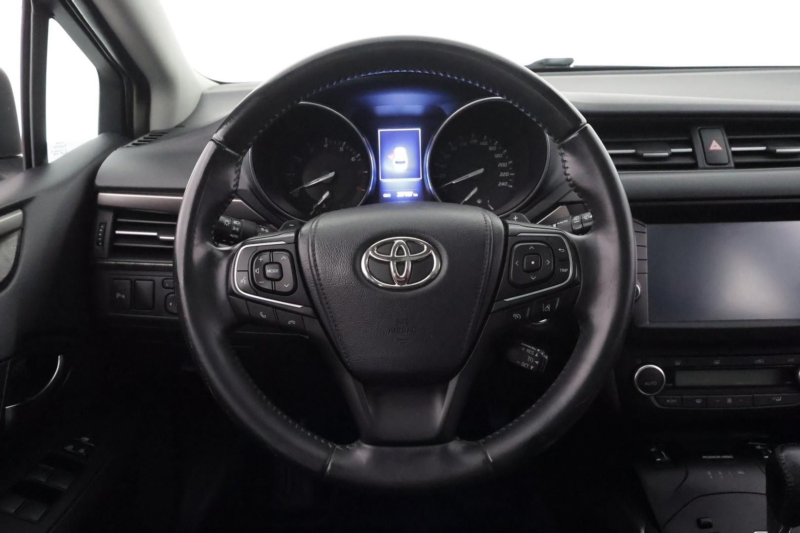 TOYOTA Avensis 2017