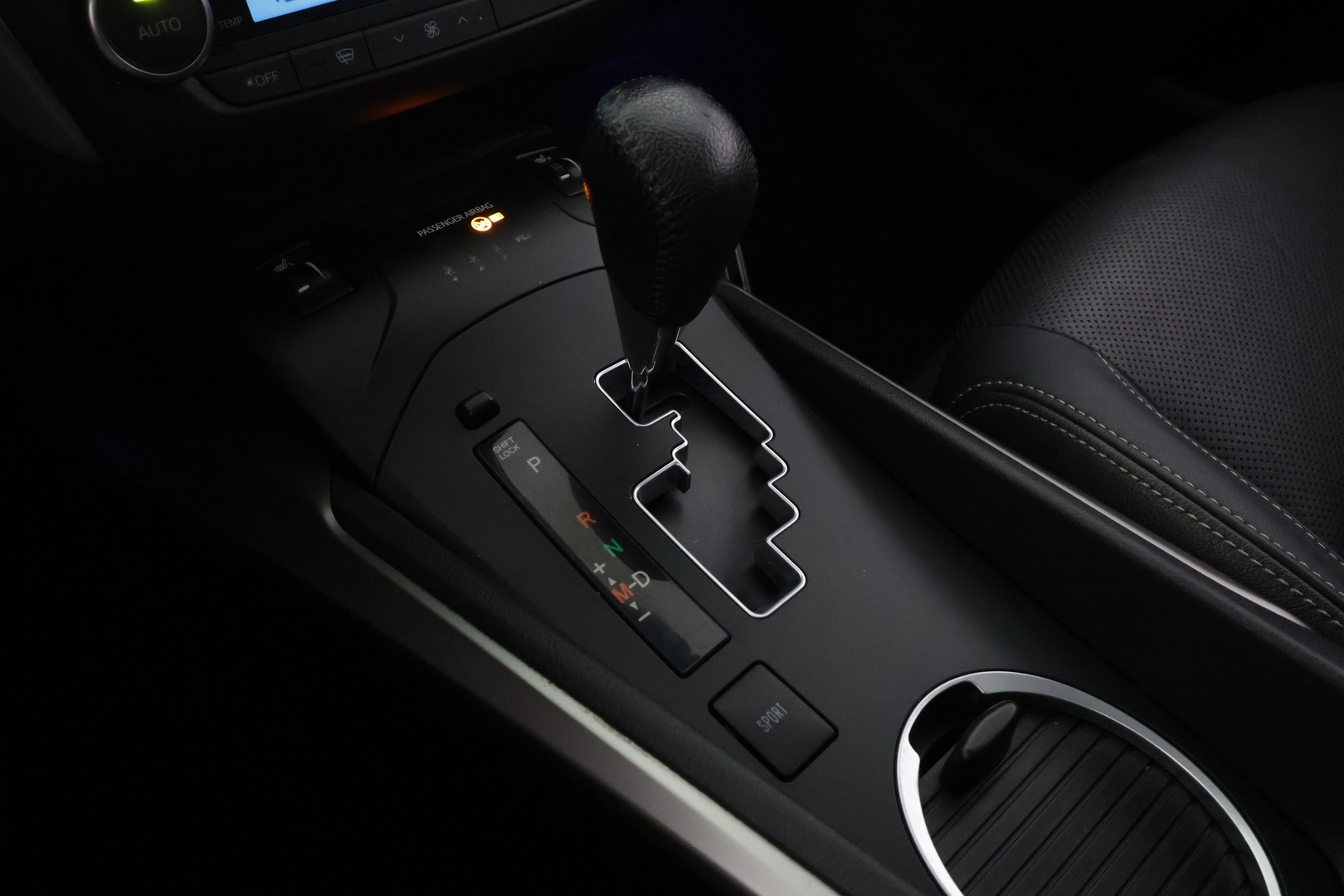 TOYOTA Avensis 2017
