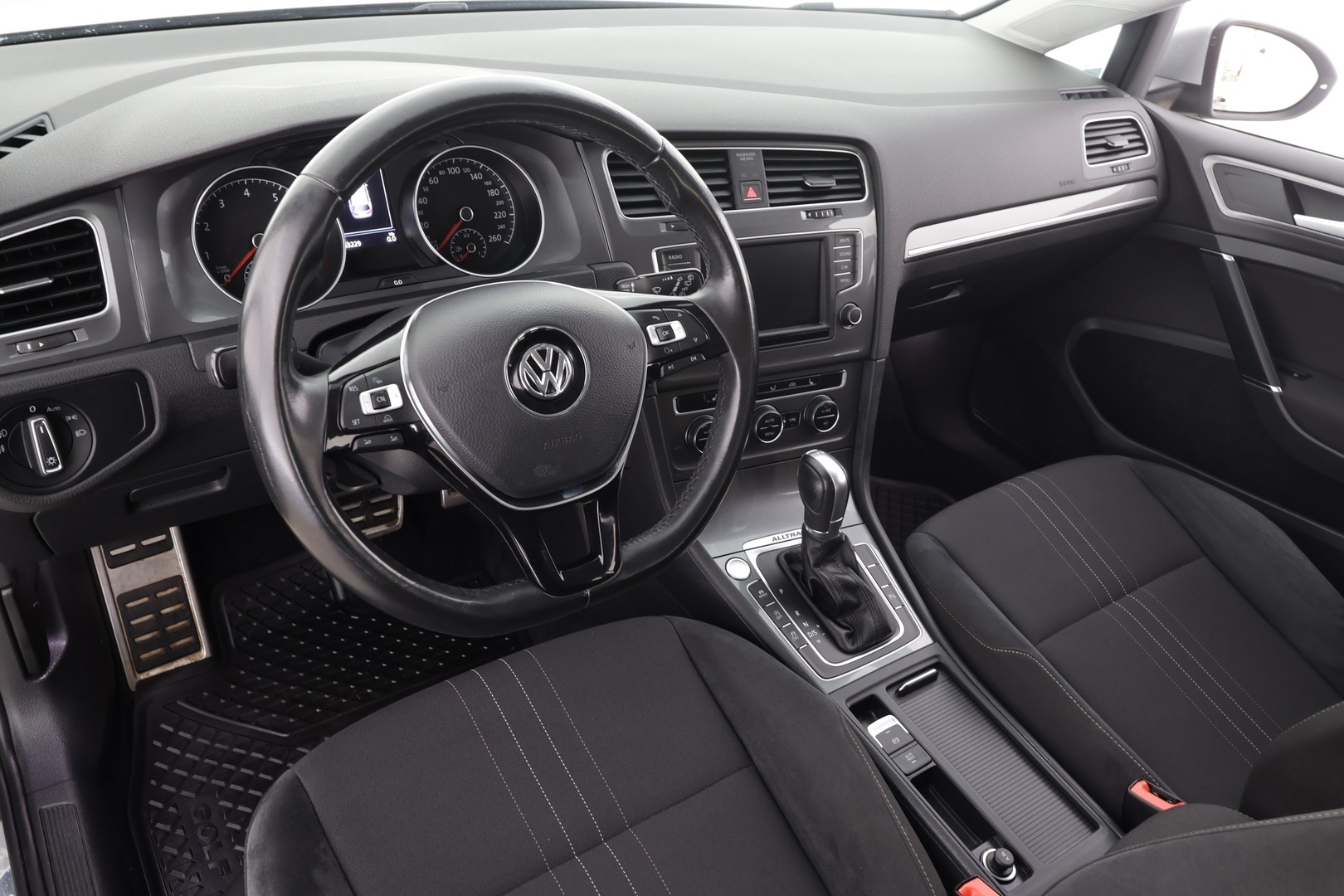 VOLKSWAGEN Golf 2017