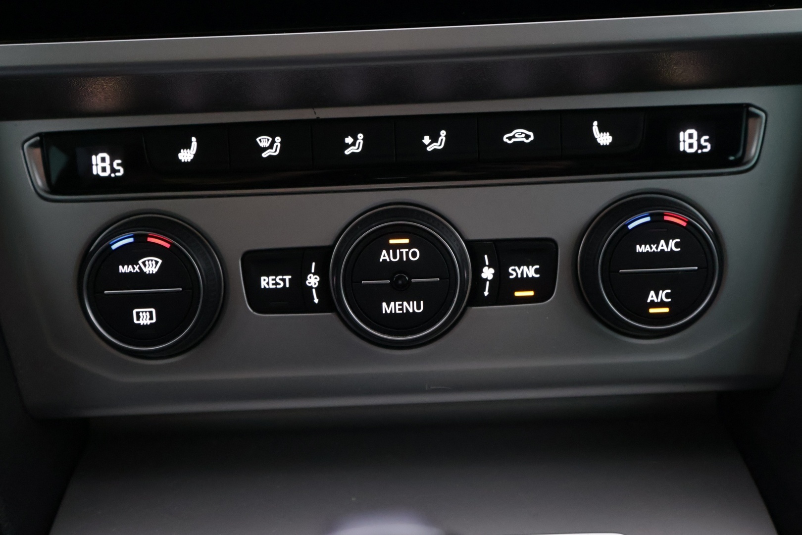 VOLKSWAGEN Passat 2018