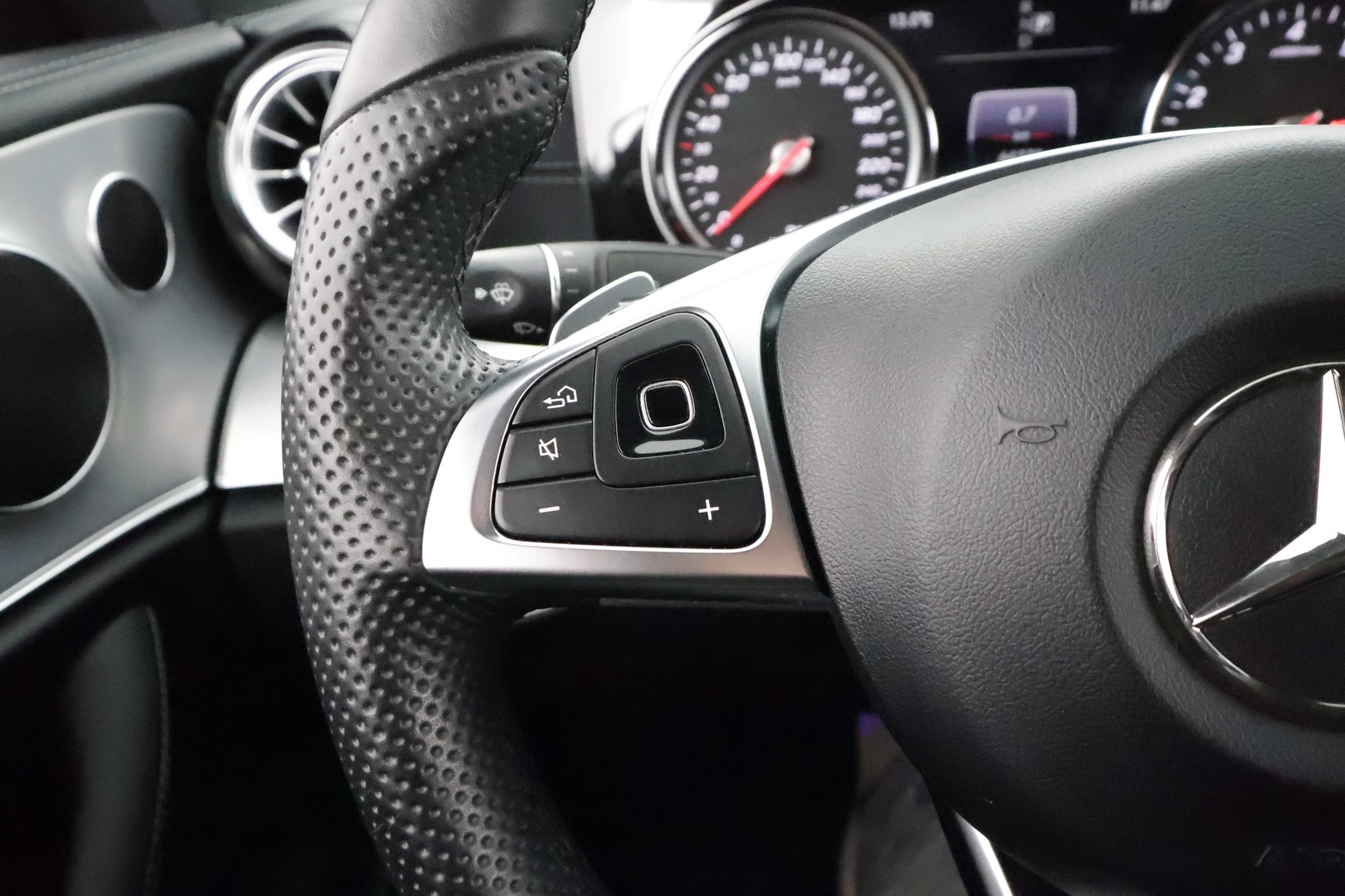 MERCEDES-BENZ E 2017