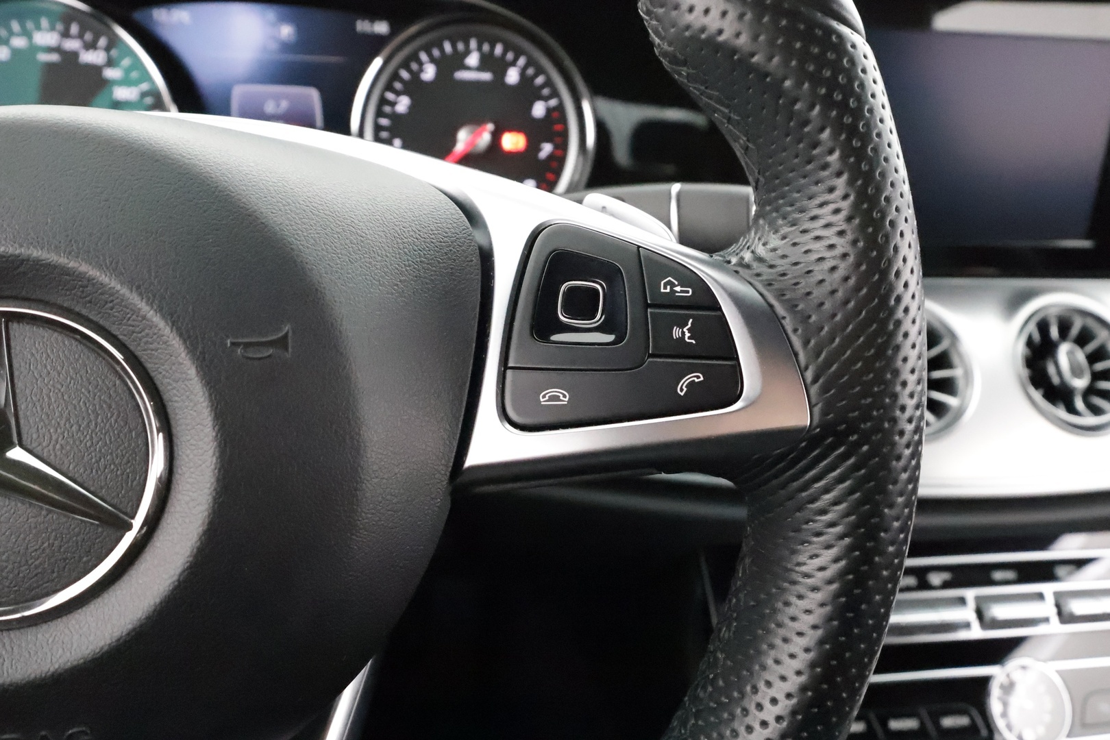 MERCEDES-BENZ E 2017