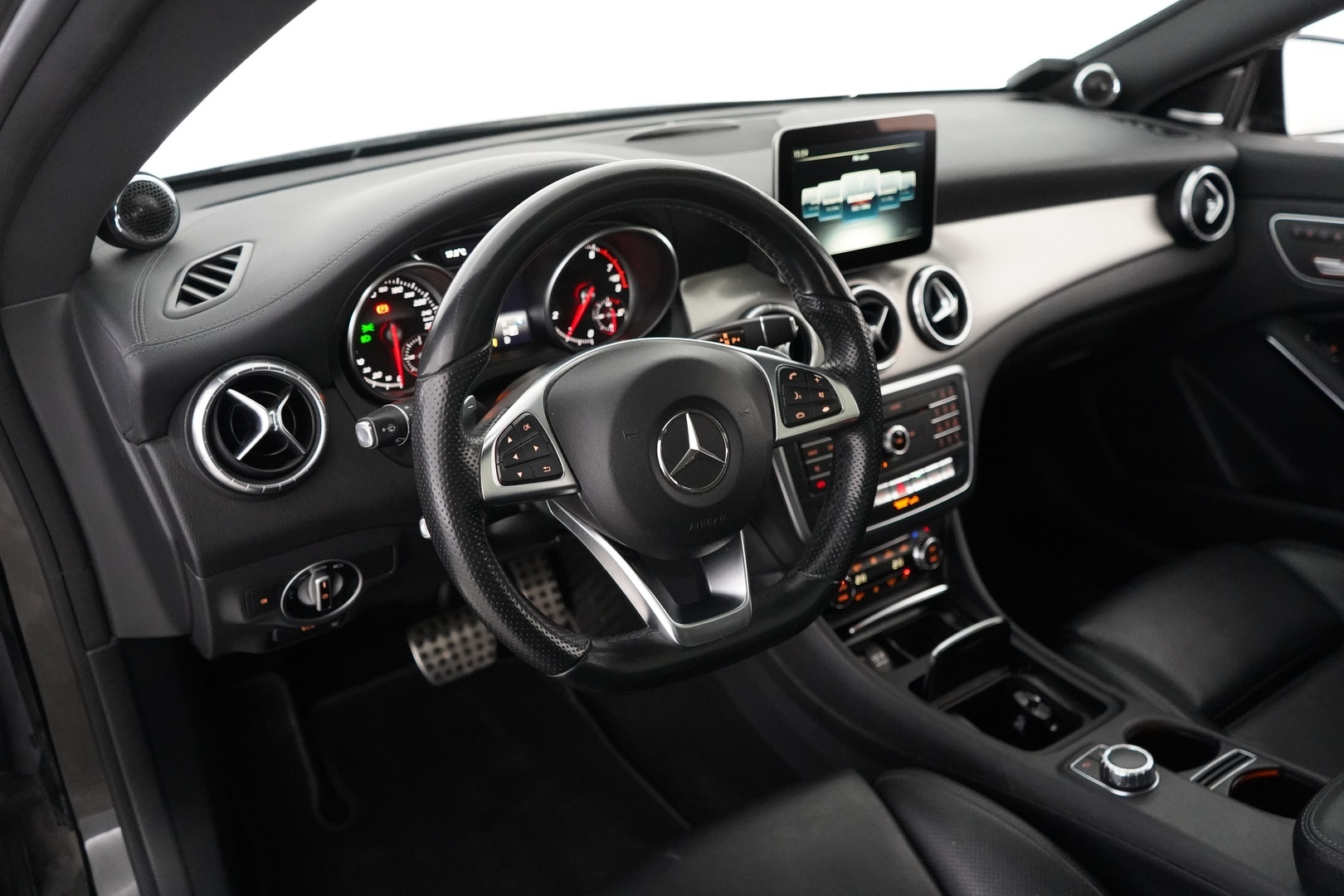 MERCEDES-BENZ CLA 2016