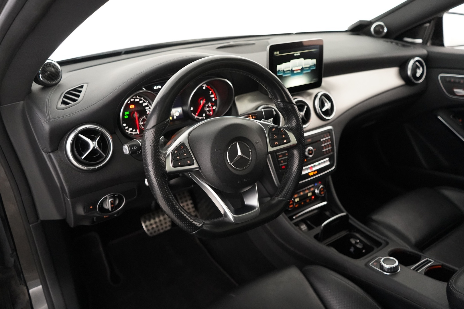 MERCEDES-BENZ CLA 2016