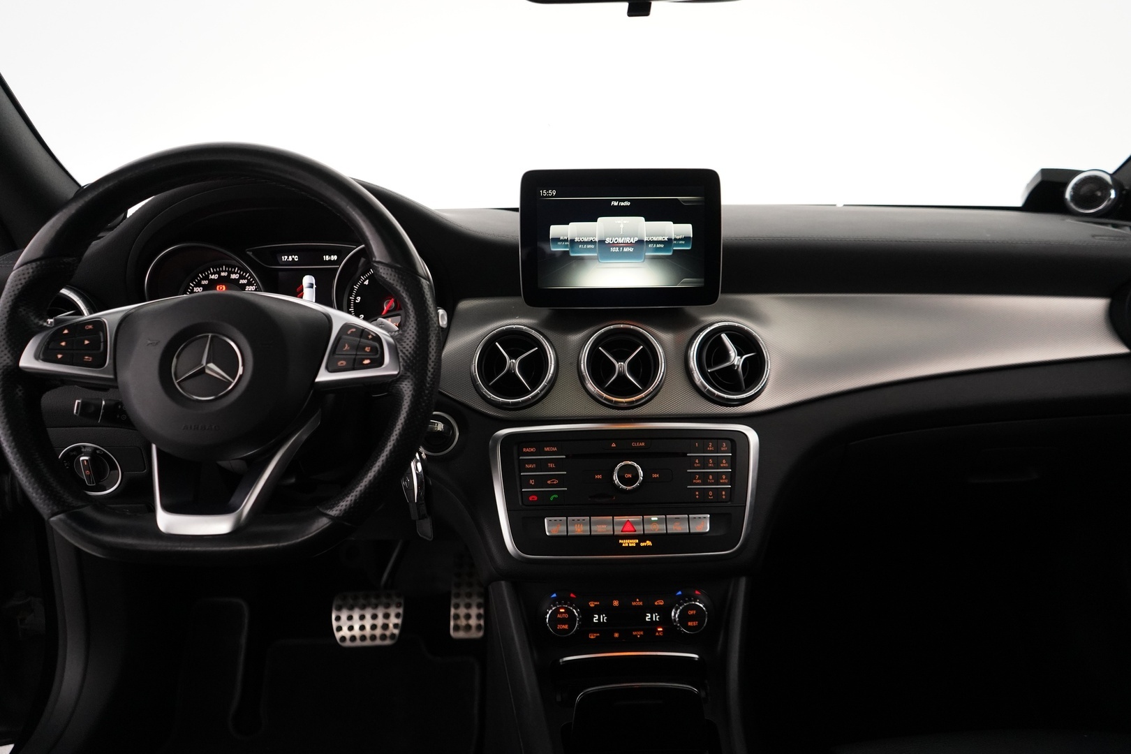 MERCEDES-BENZ CLA 2016