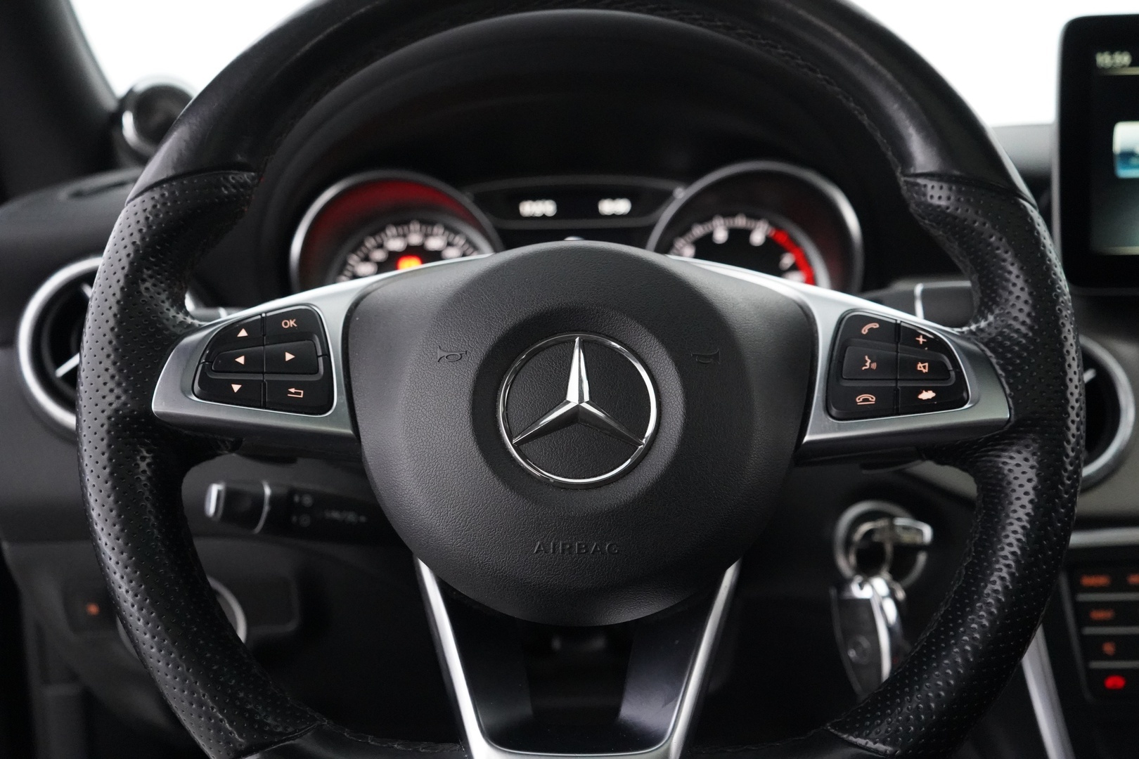 MERCEDES-BENZ CLA 2016