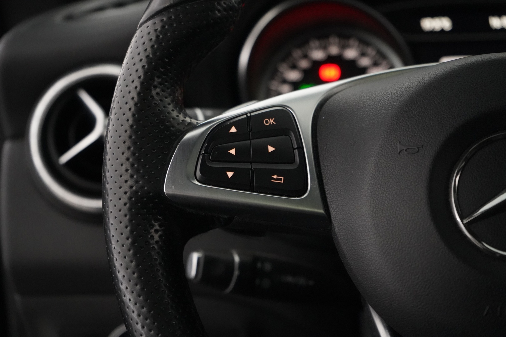 MERCEDES-BENZ CLA 2016