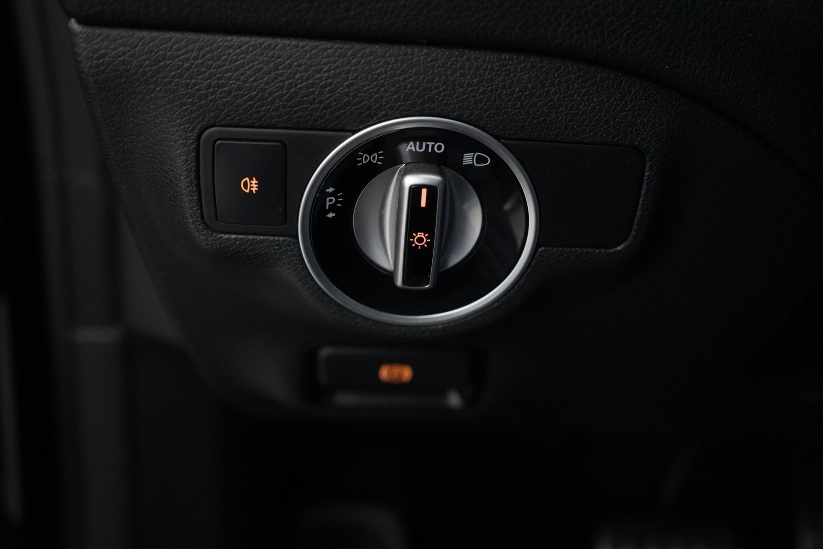 MERCEDES-BENZ CLA 2016