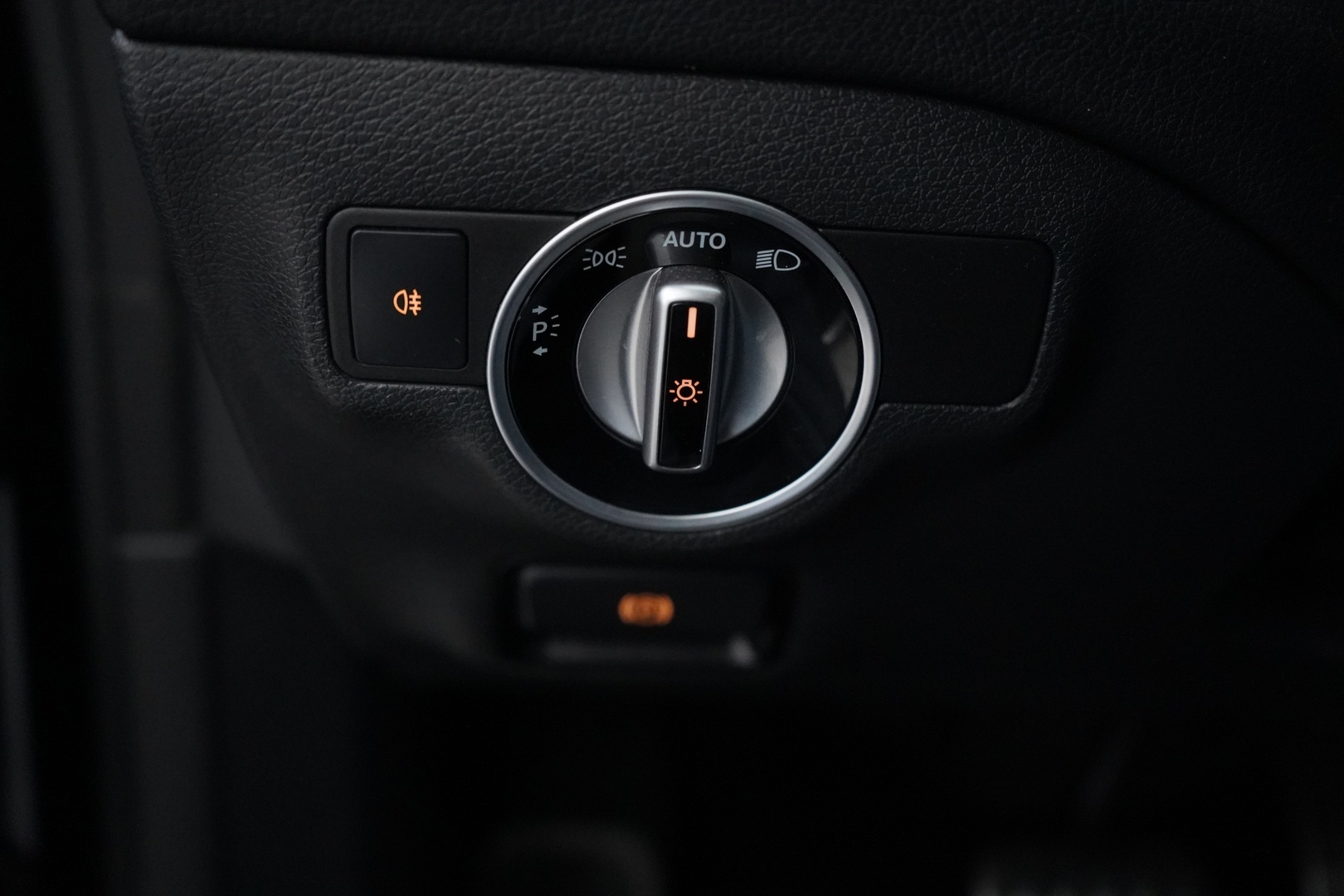 MERCEDES-BENZ CLA 2016