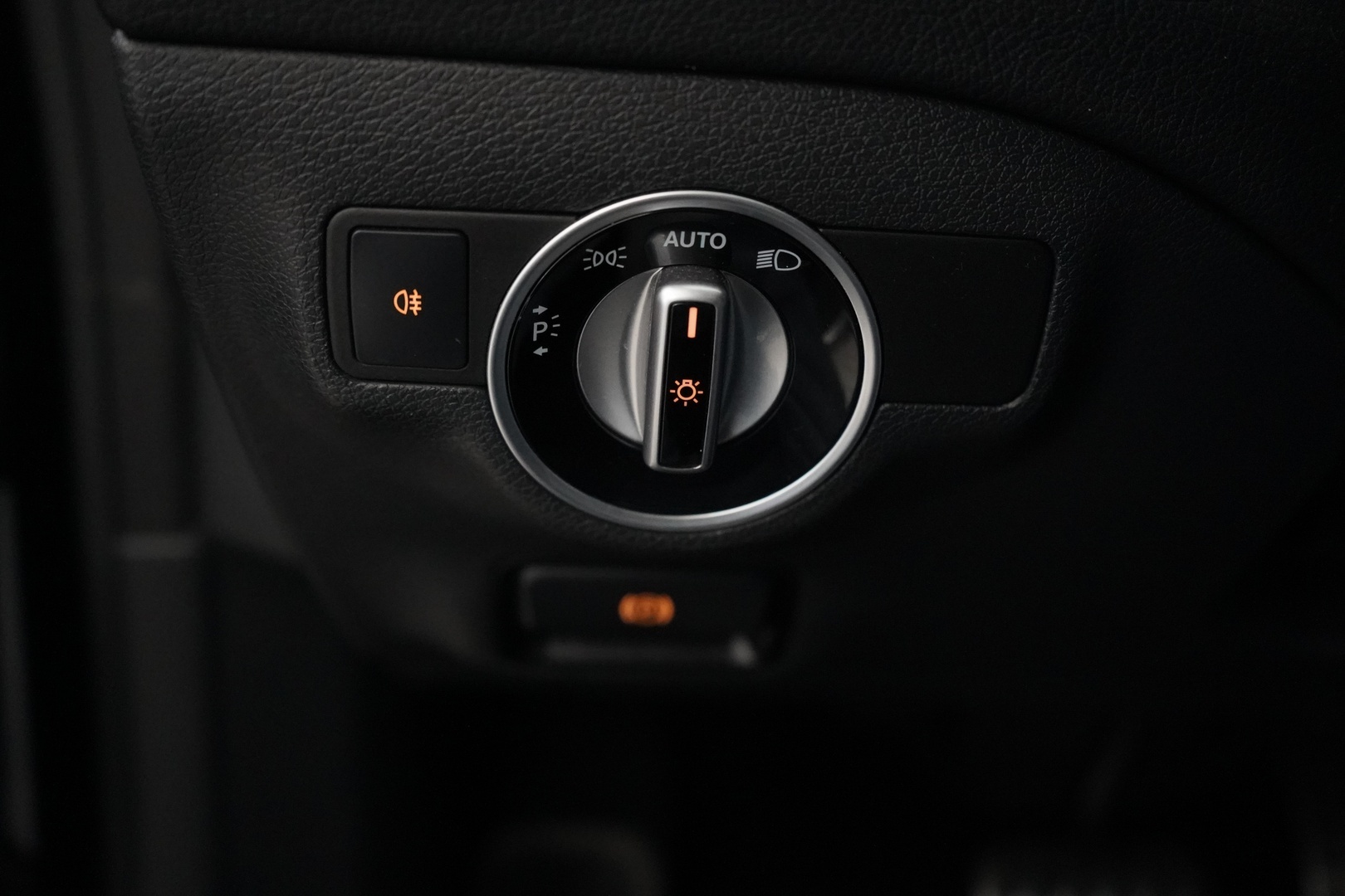 MERCEDES-BENZ CLA 2016