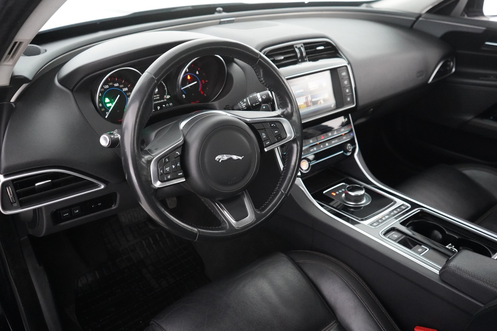 JAGUAR XE 2018