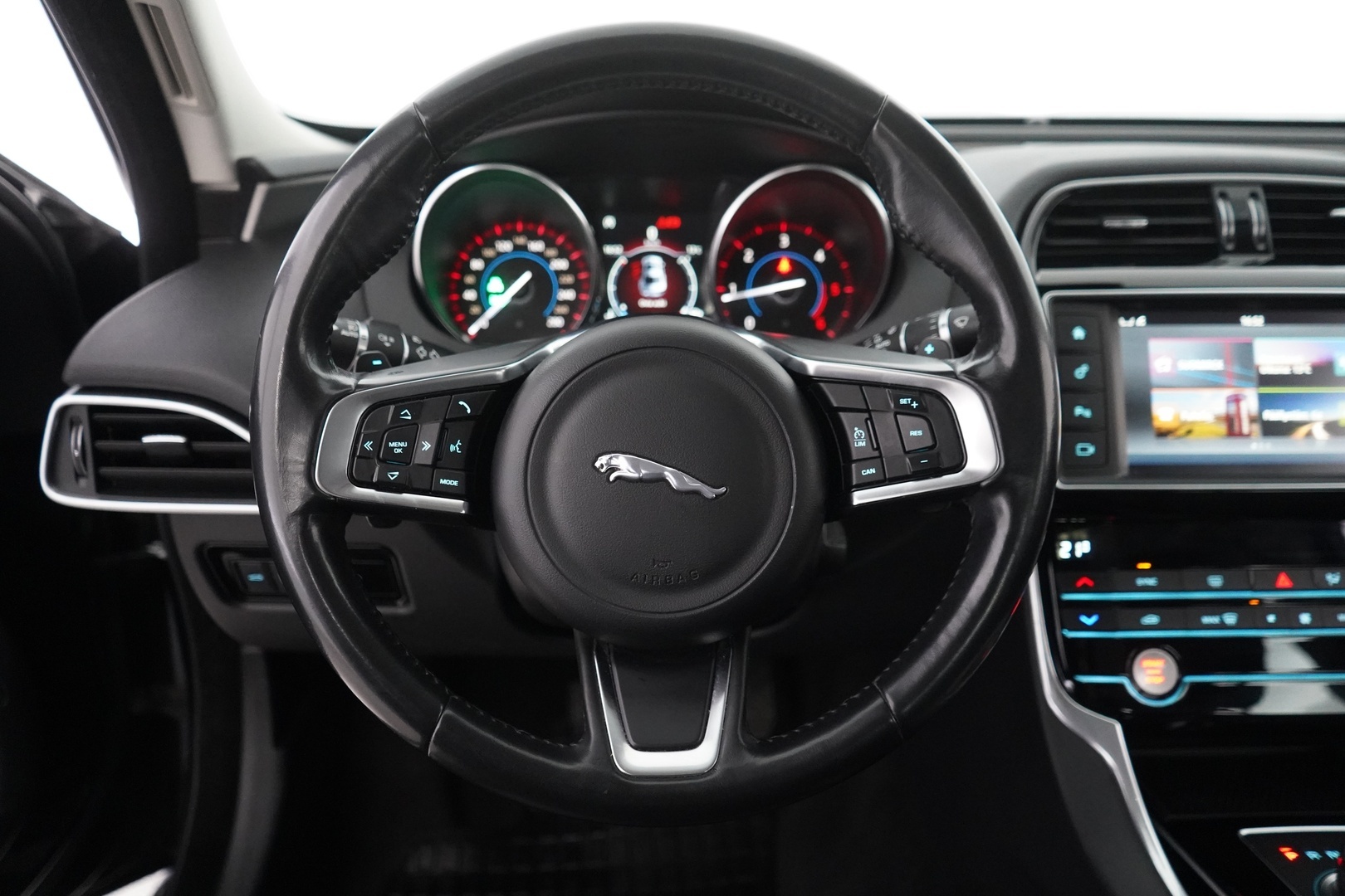 JAGUAR XE 2018
