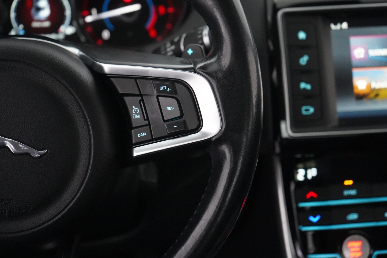JAGUAR XE 2018