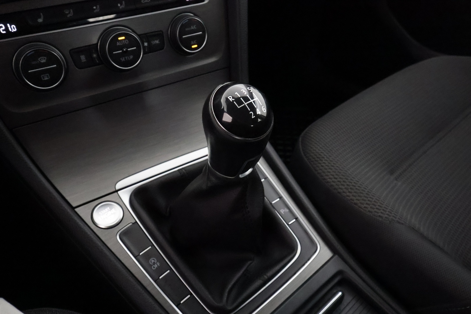 VOLKSWAGEN Golf 2014