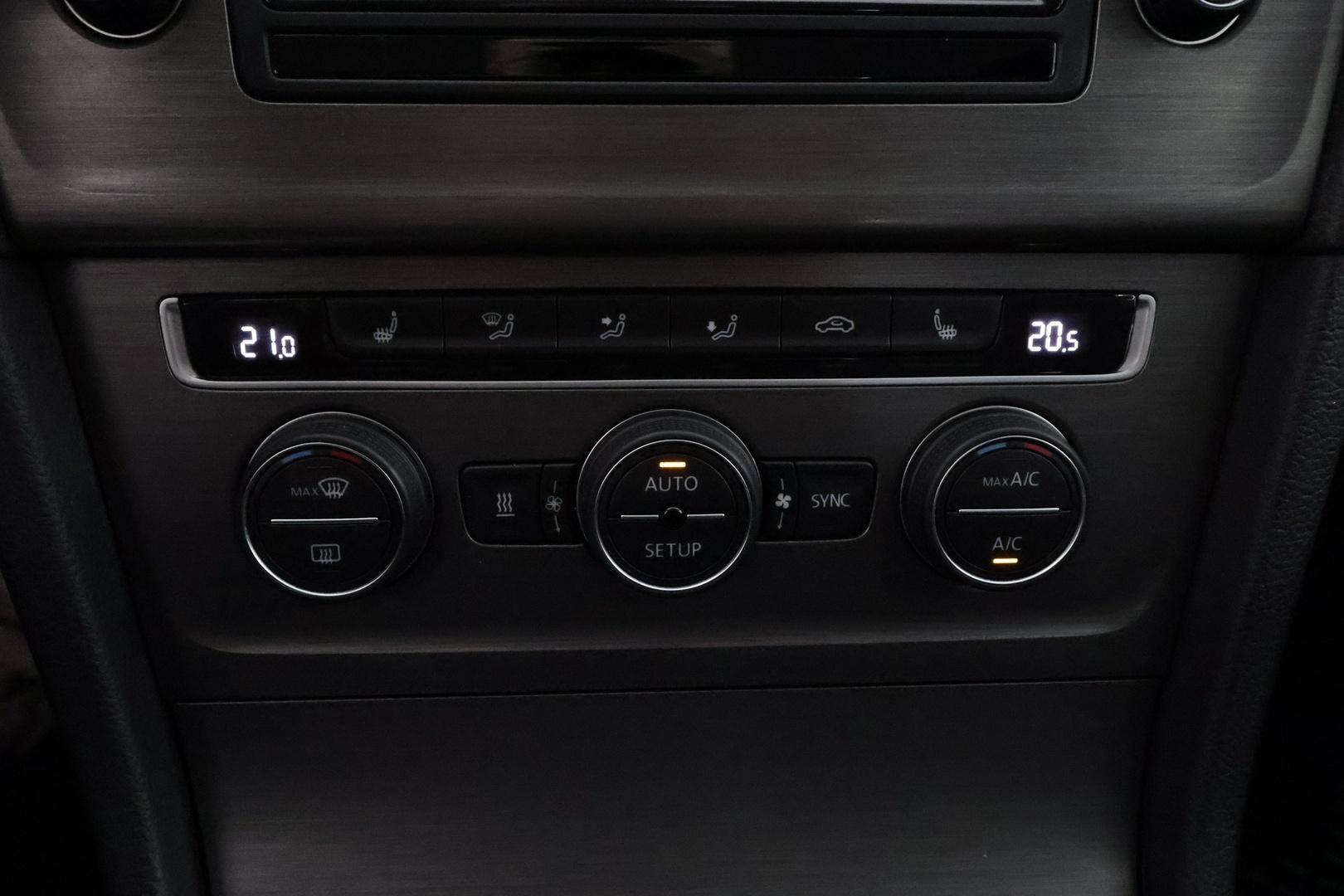 VOLKSWAGEN Golf 2014