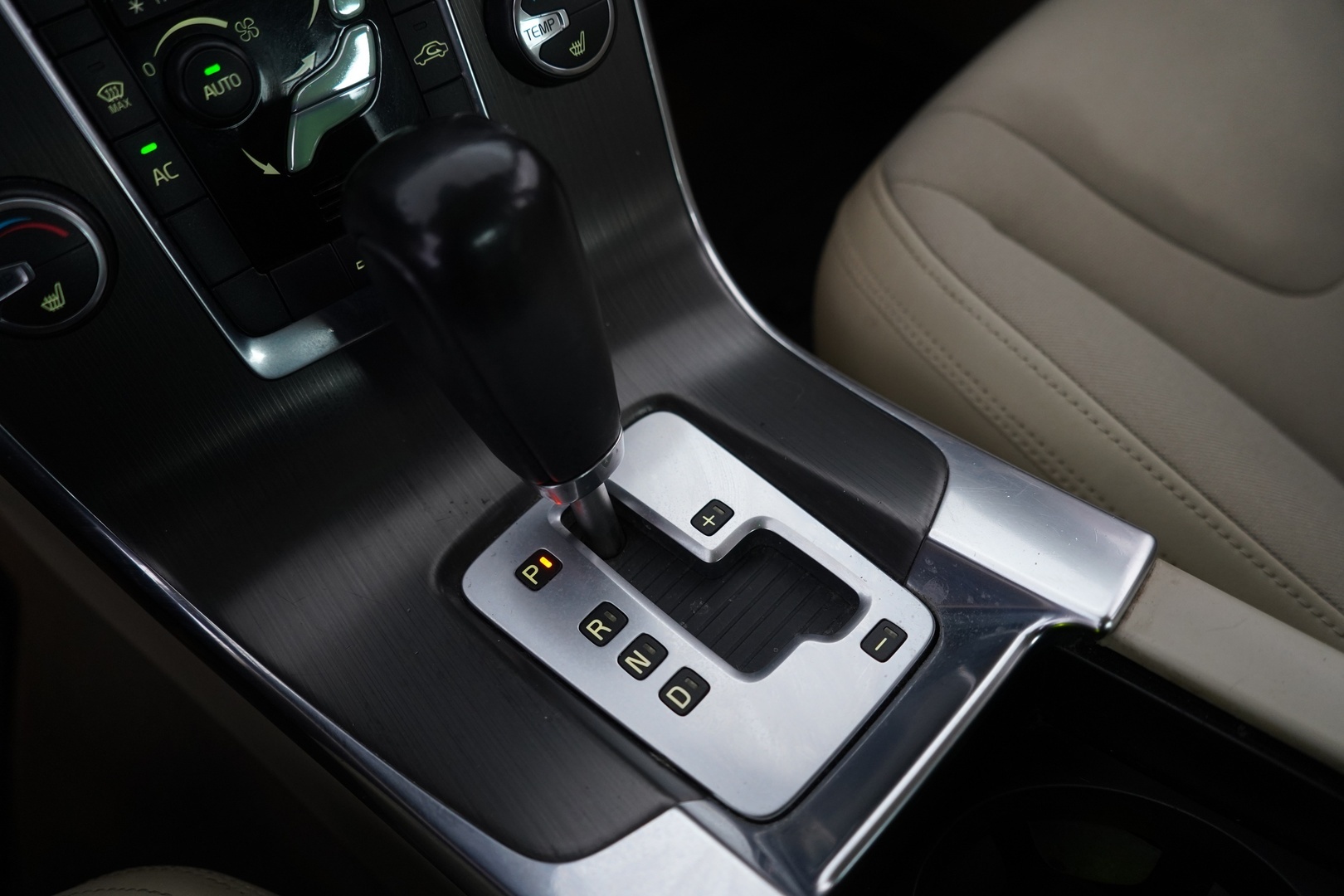 VOLVO S60 2011