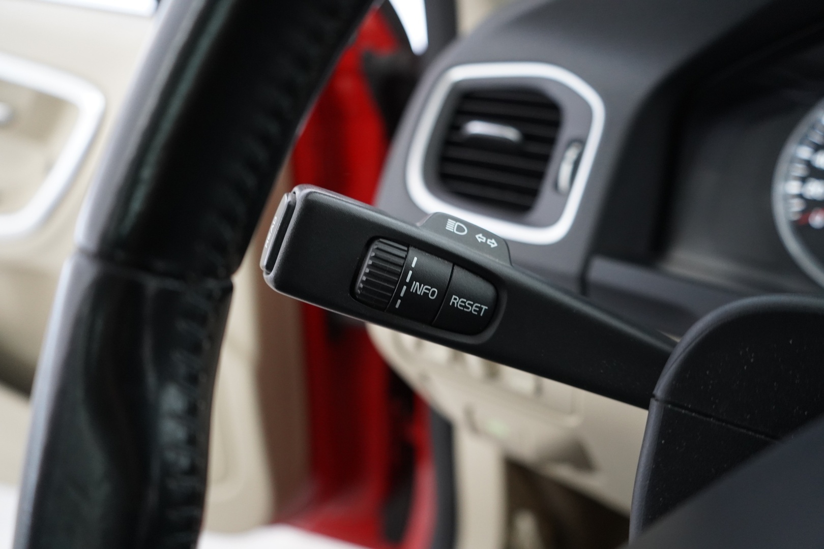 VOLVO S60 2011