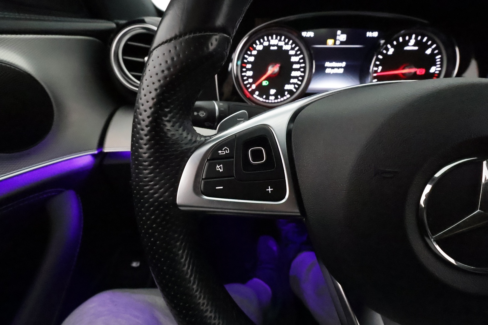 MERCEDES-BENZ E 2017