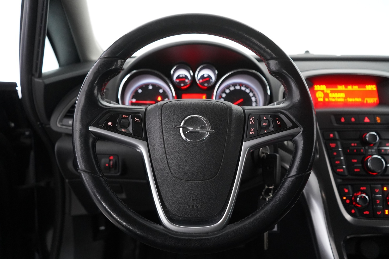 OPEL Astra 2011