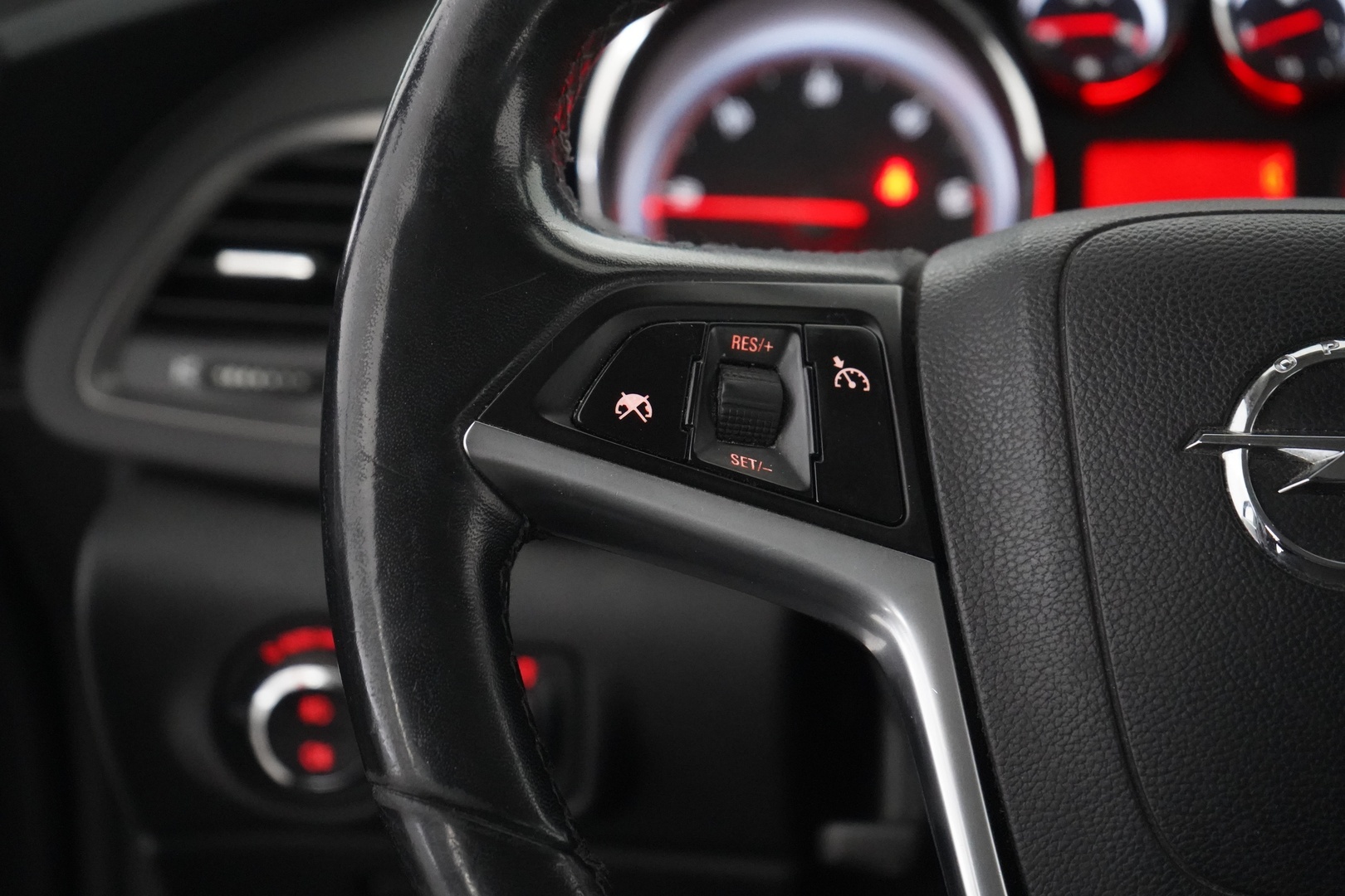 OPEL Astra 2011