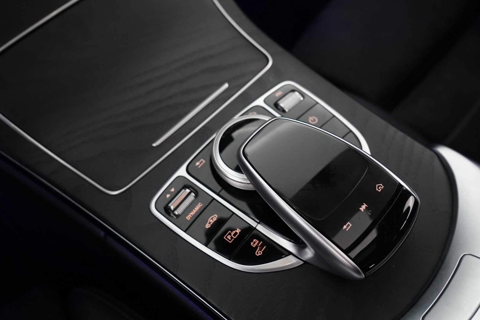 MERCEDES-BENZ C 2020