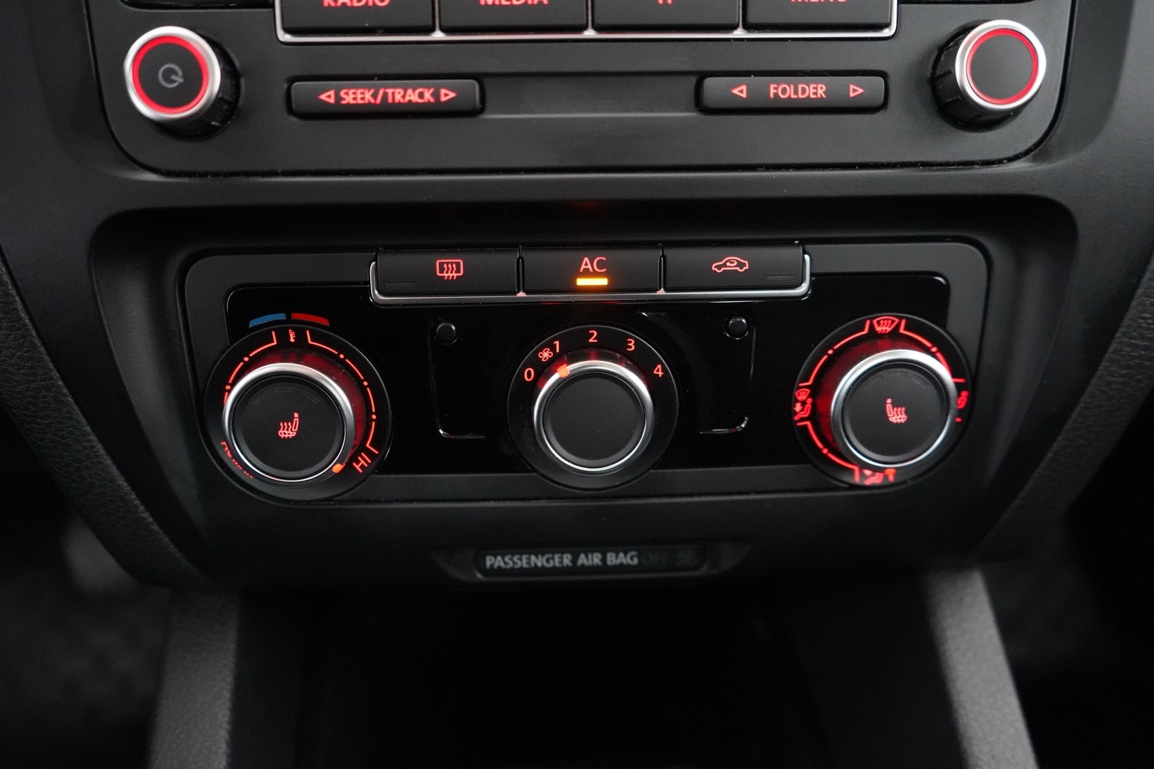 VOLKSWAGEN Jetta 2011