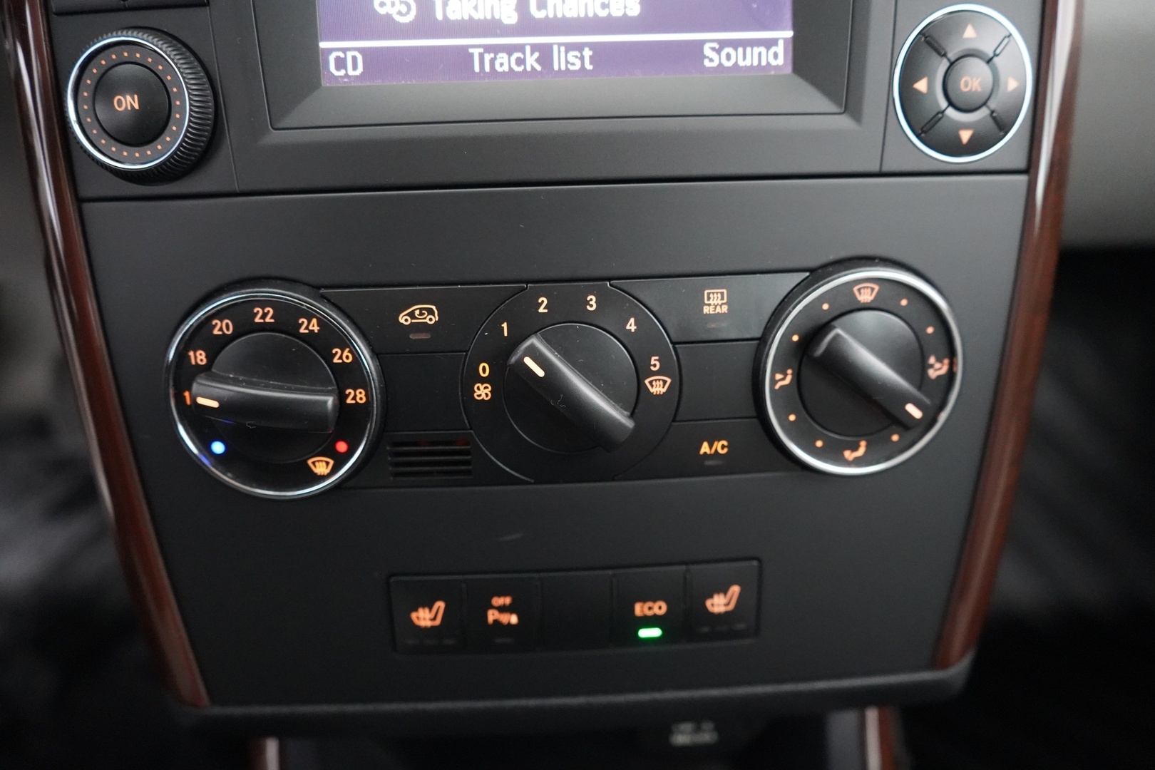 MERCEDES-BENZ A 2012