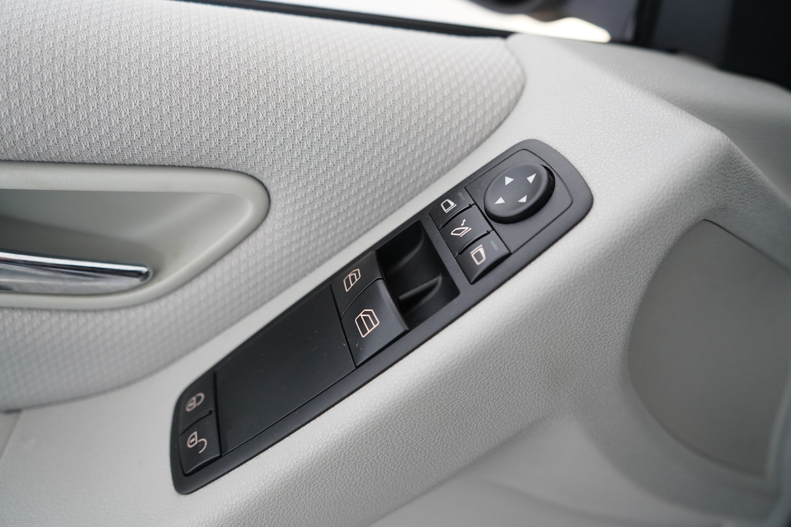 MERCEDES-BENZ A 2012