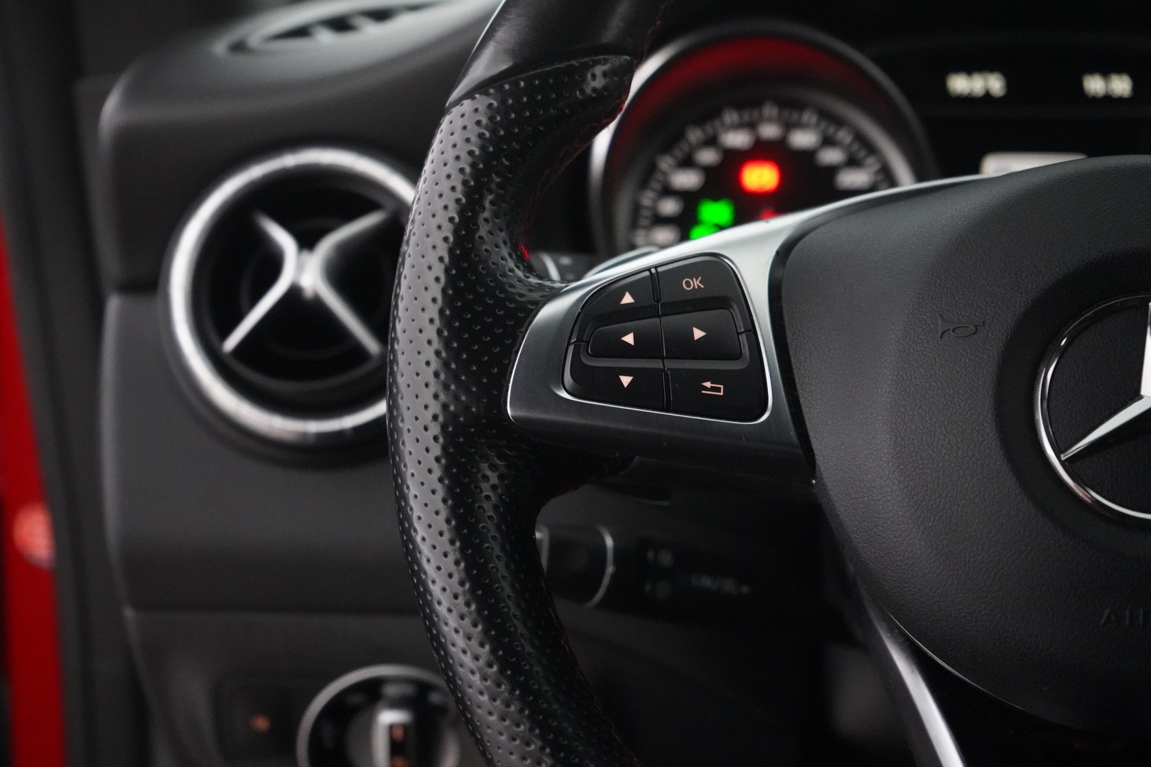 MERCEDES-BENZ CLA 2016