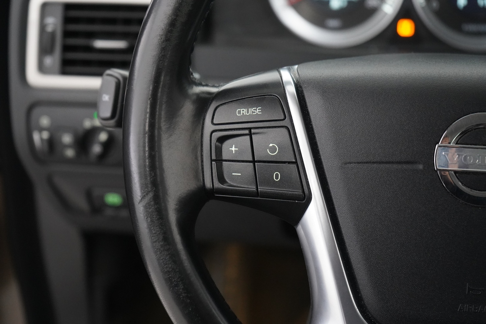VOLVO V70 2012