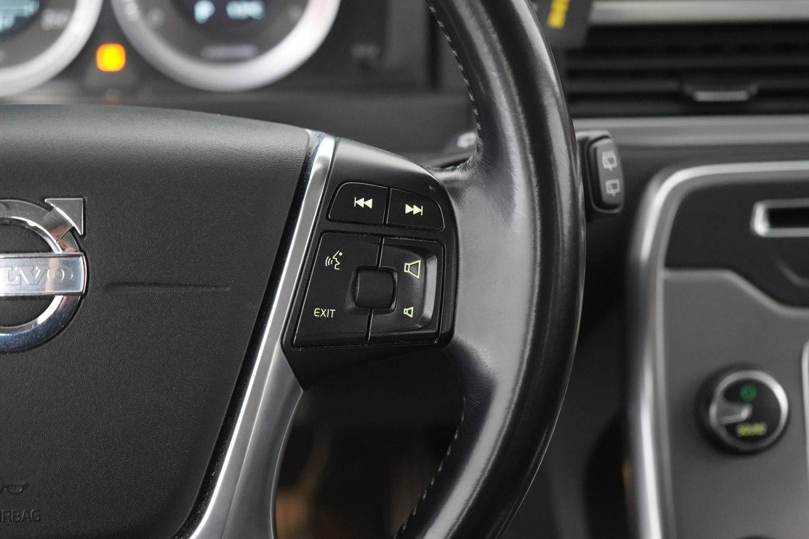 VOLVO V70 2012