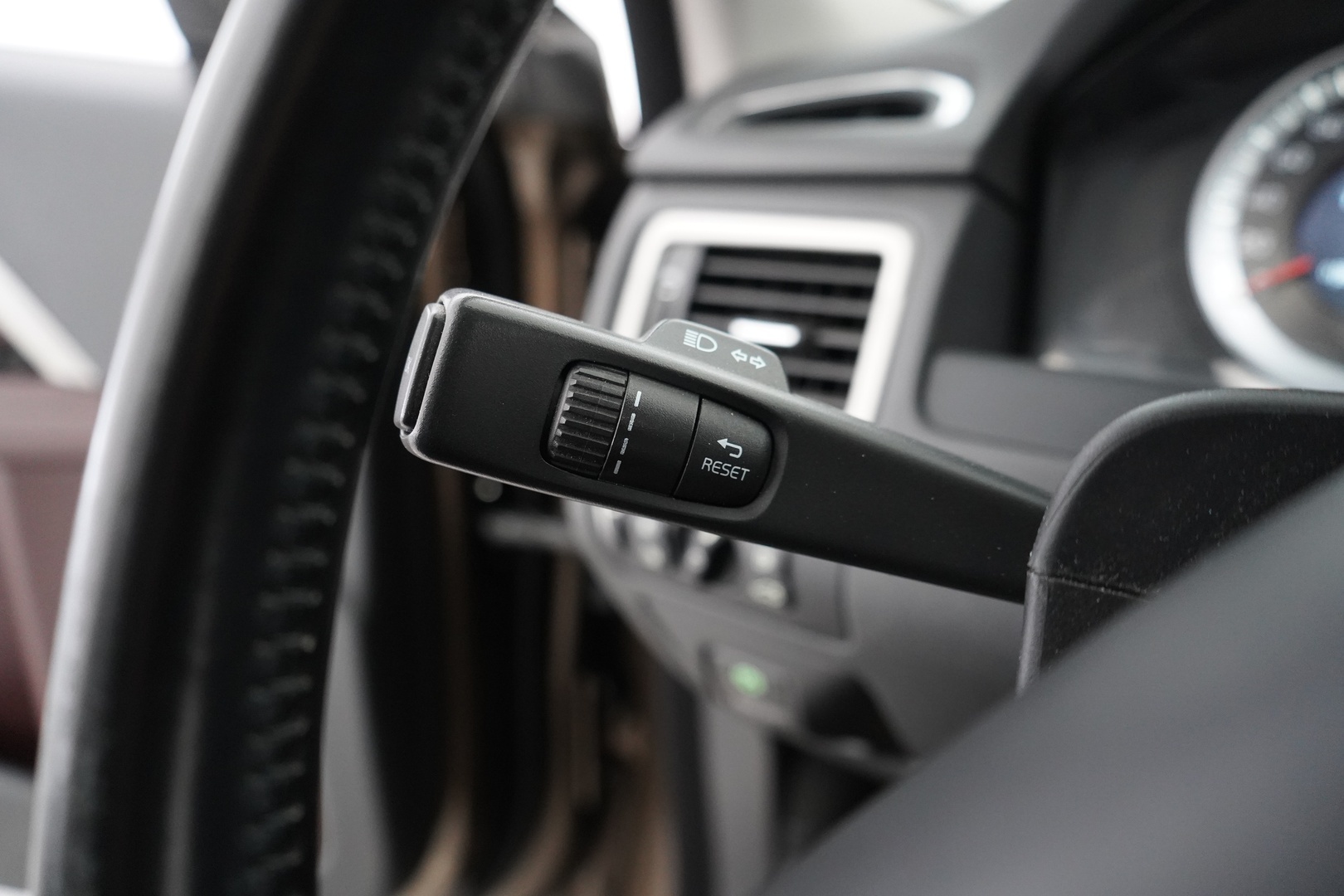 VOLVO V70 2012