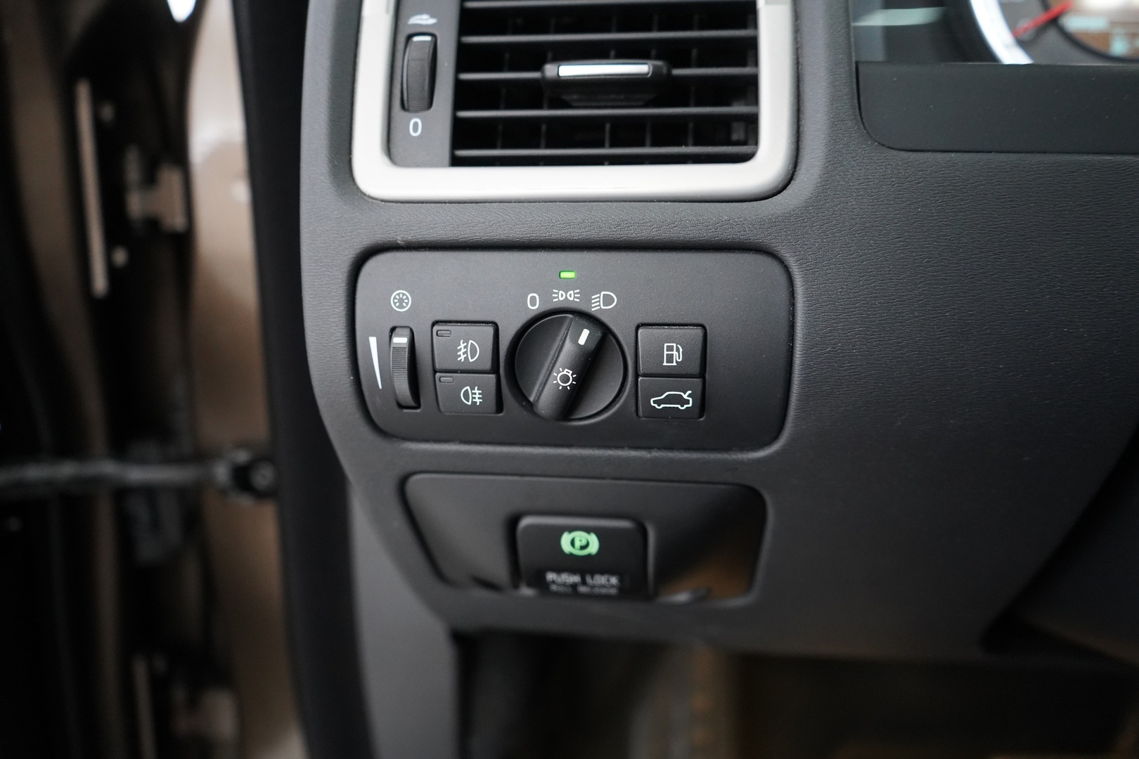 VOLVO V70 2012