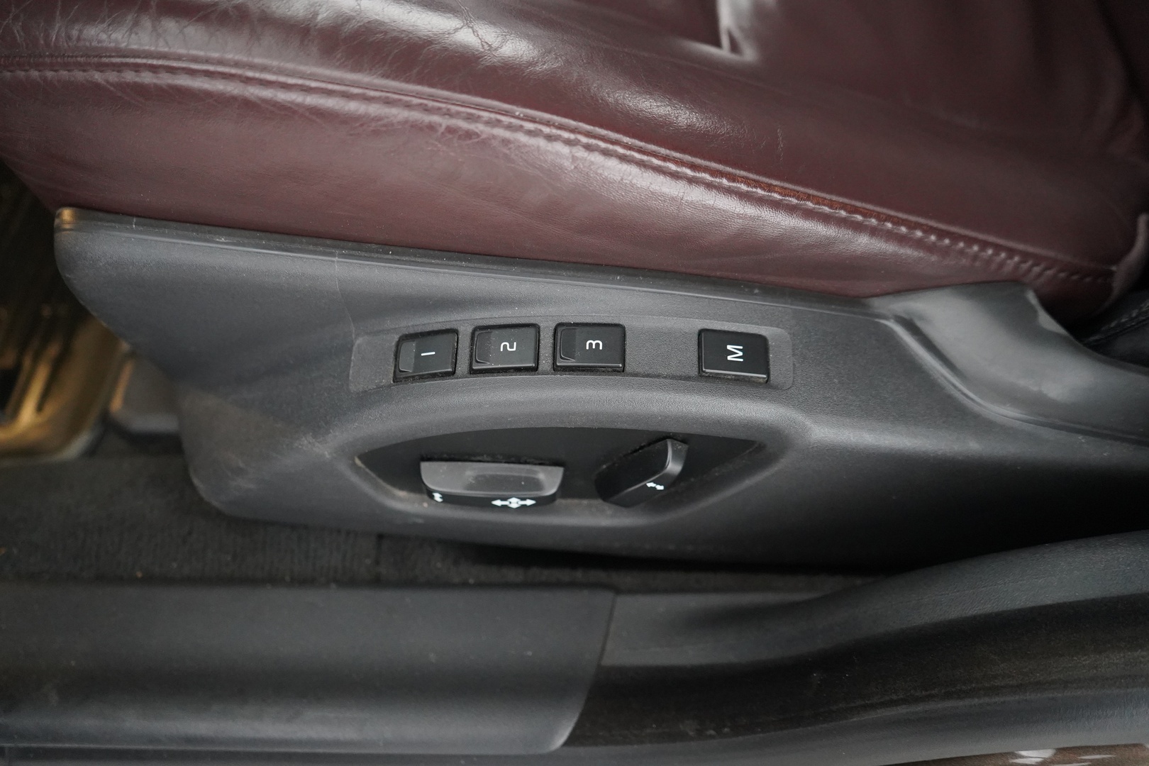 VOLVO V70 2012