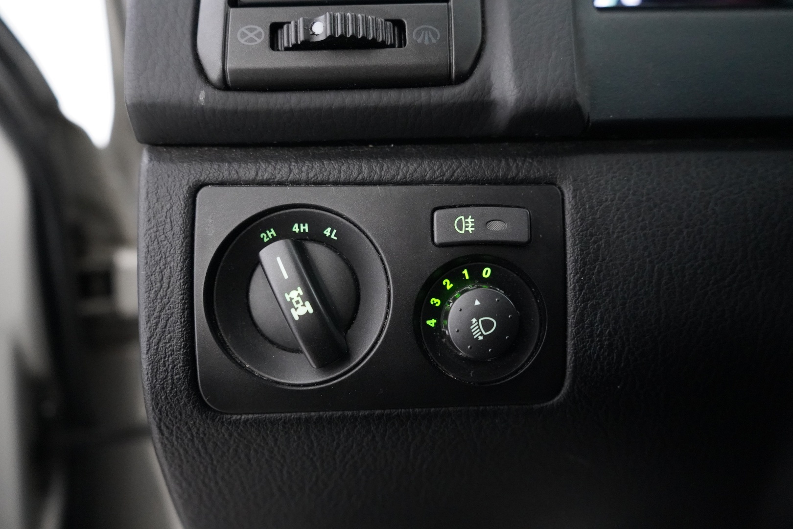 SSANGYONG Rexton 2015