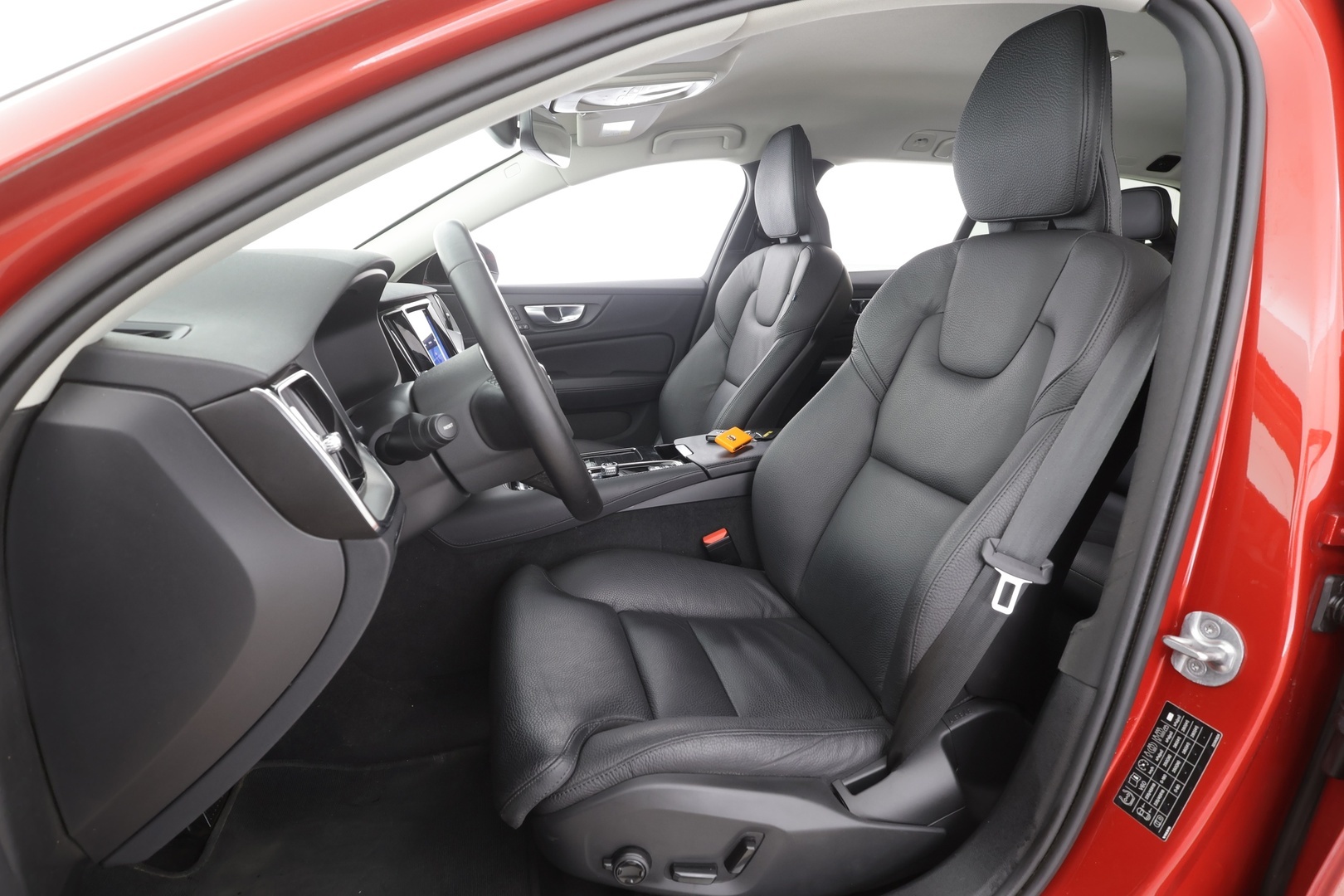 VOLVO V60 2025