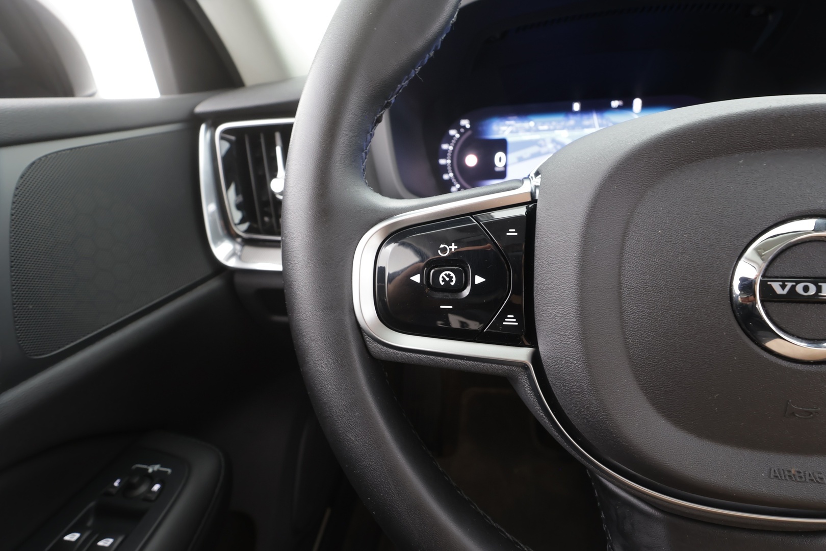 VOLVO V60 2025