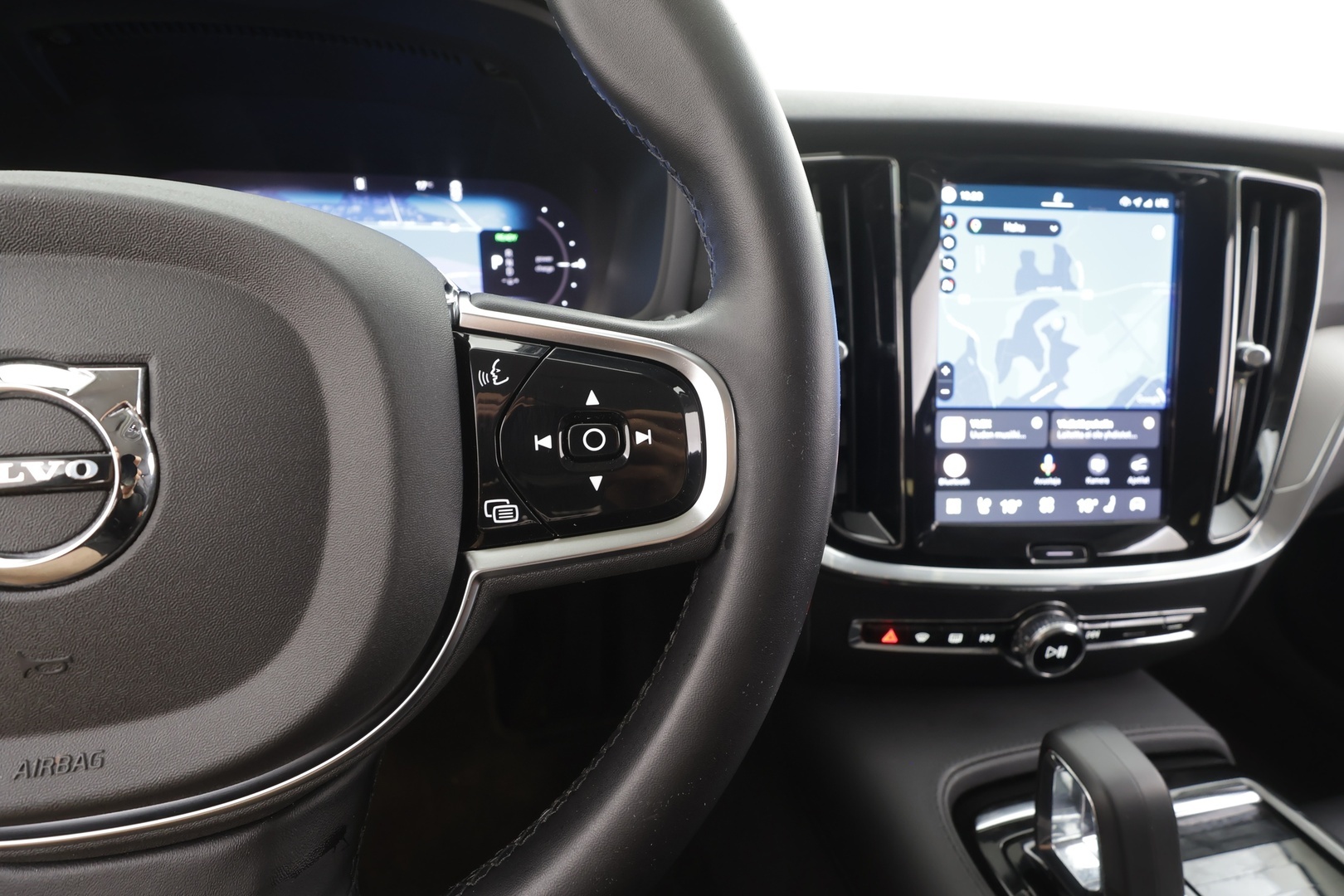 VOLVO V60 2025