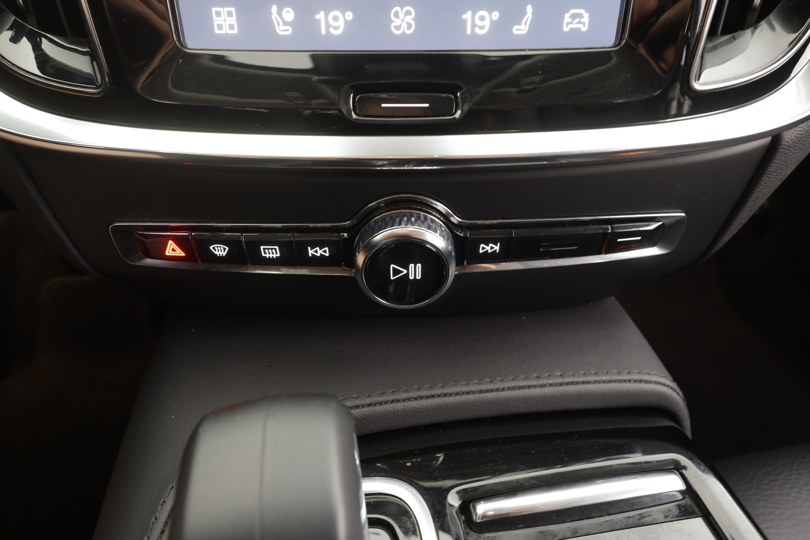 VOLVO V60 2025